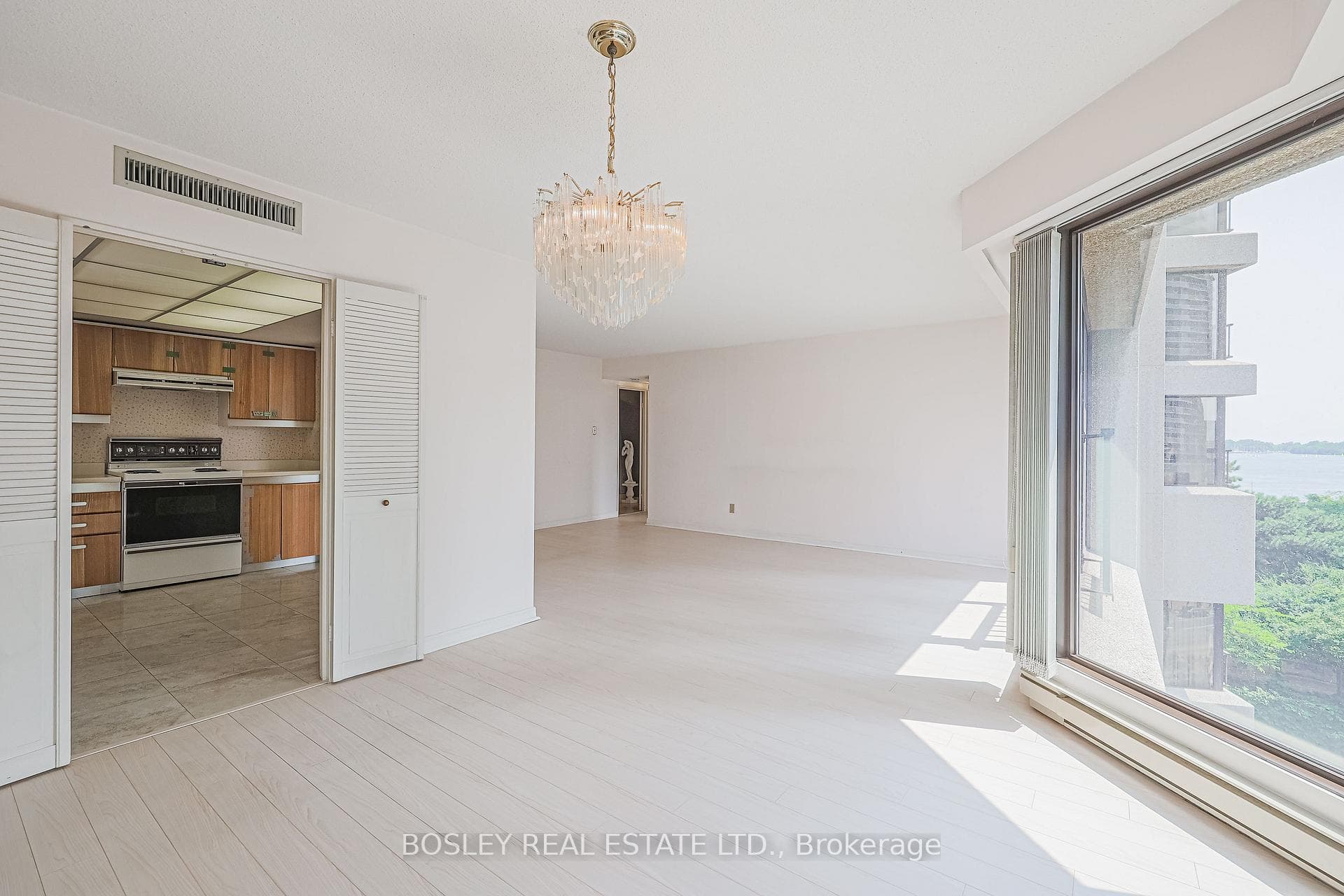 55 Harbour Square Unit 916 photo 12