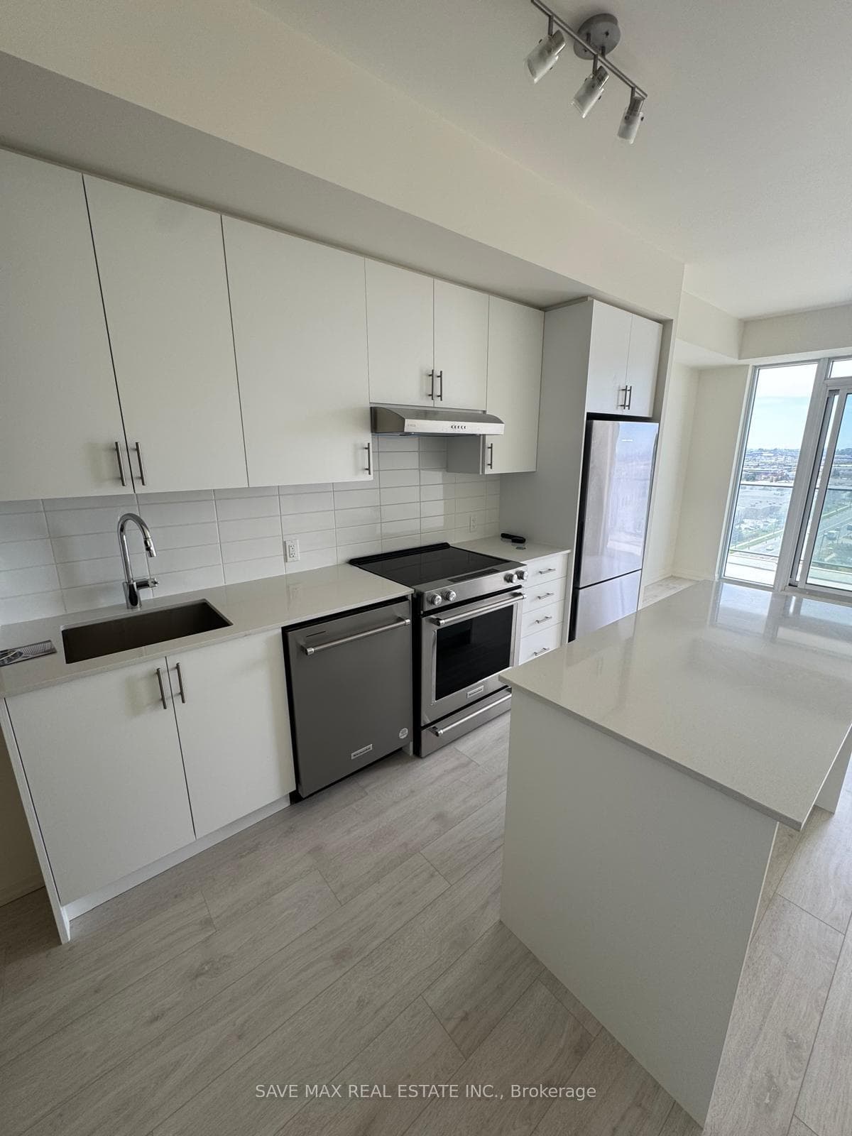8960 JANE Street Unit 1523 photo 16