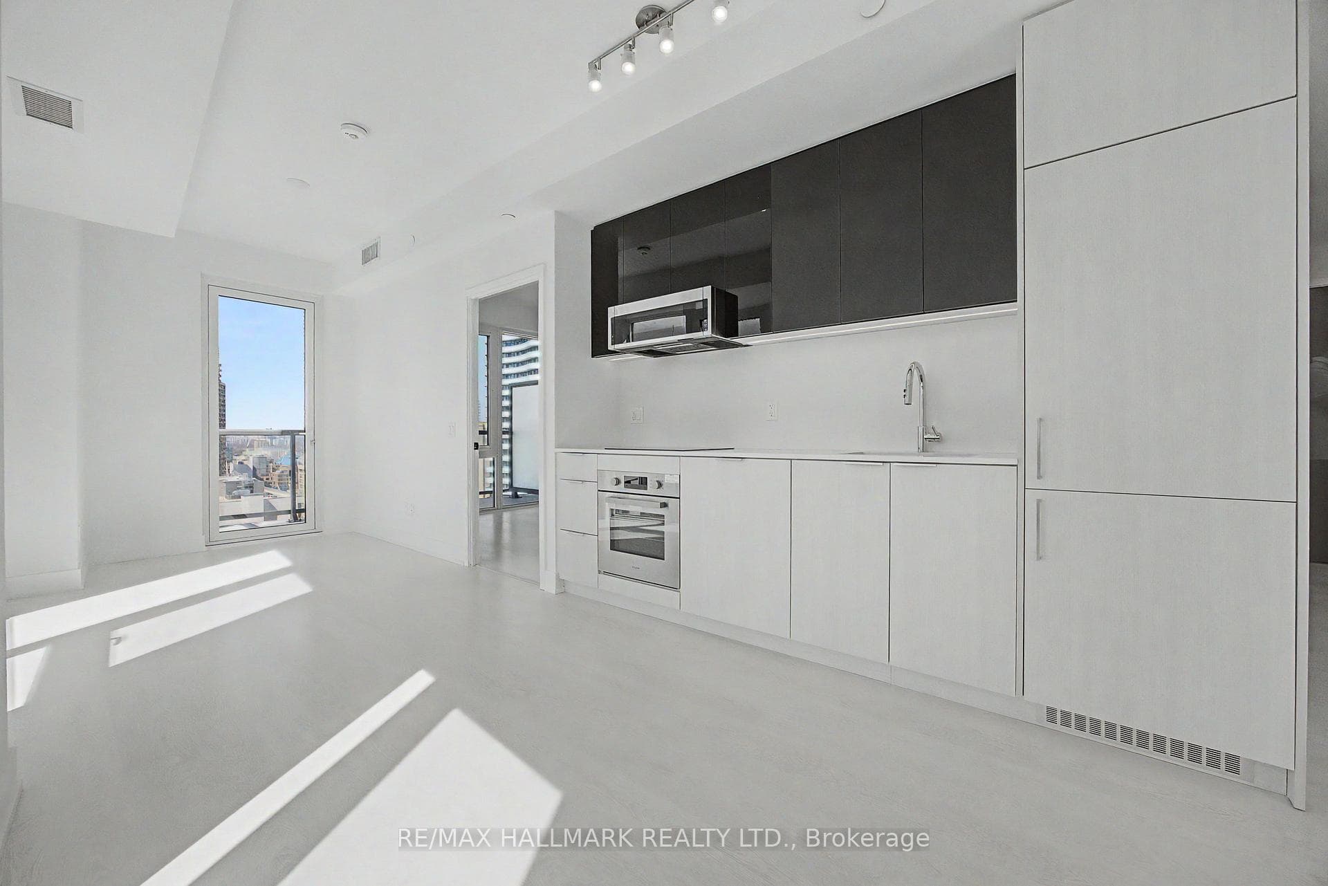 308 Jarvis Street Unit 2703 photo 4