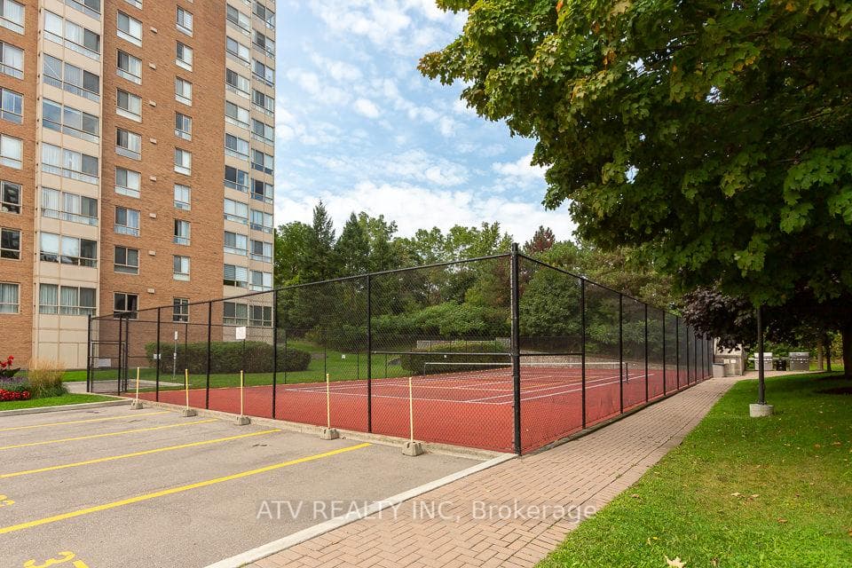 1485 Lakeshore Road Unit 911 photo 15