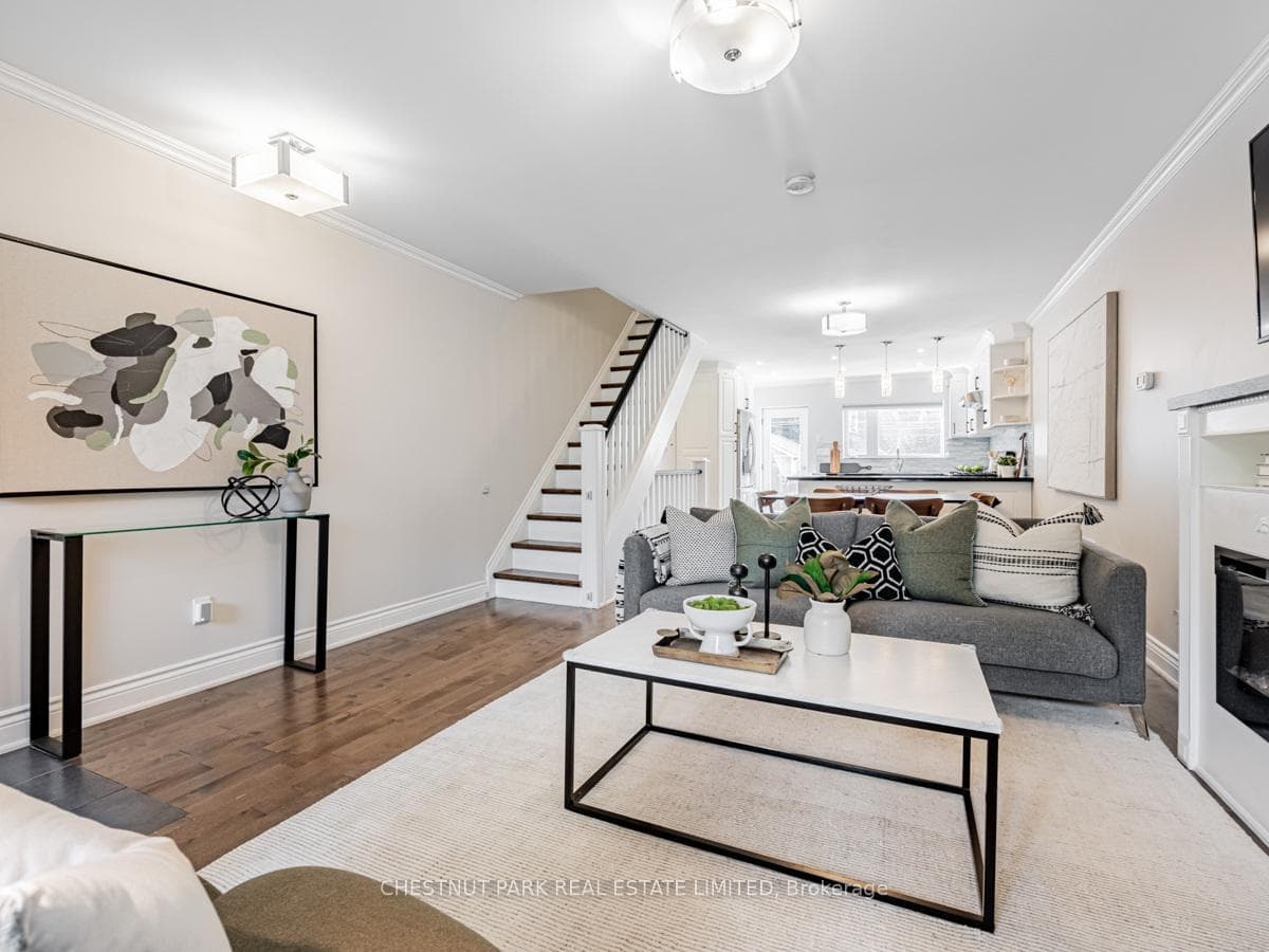 615 Soudan Avenue photo 5