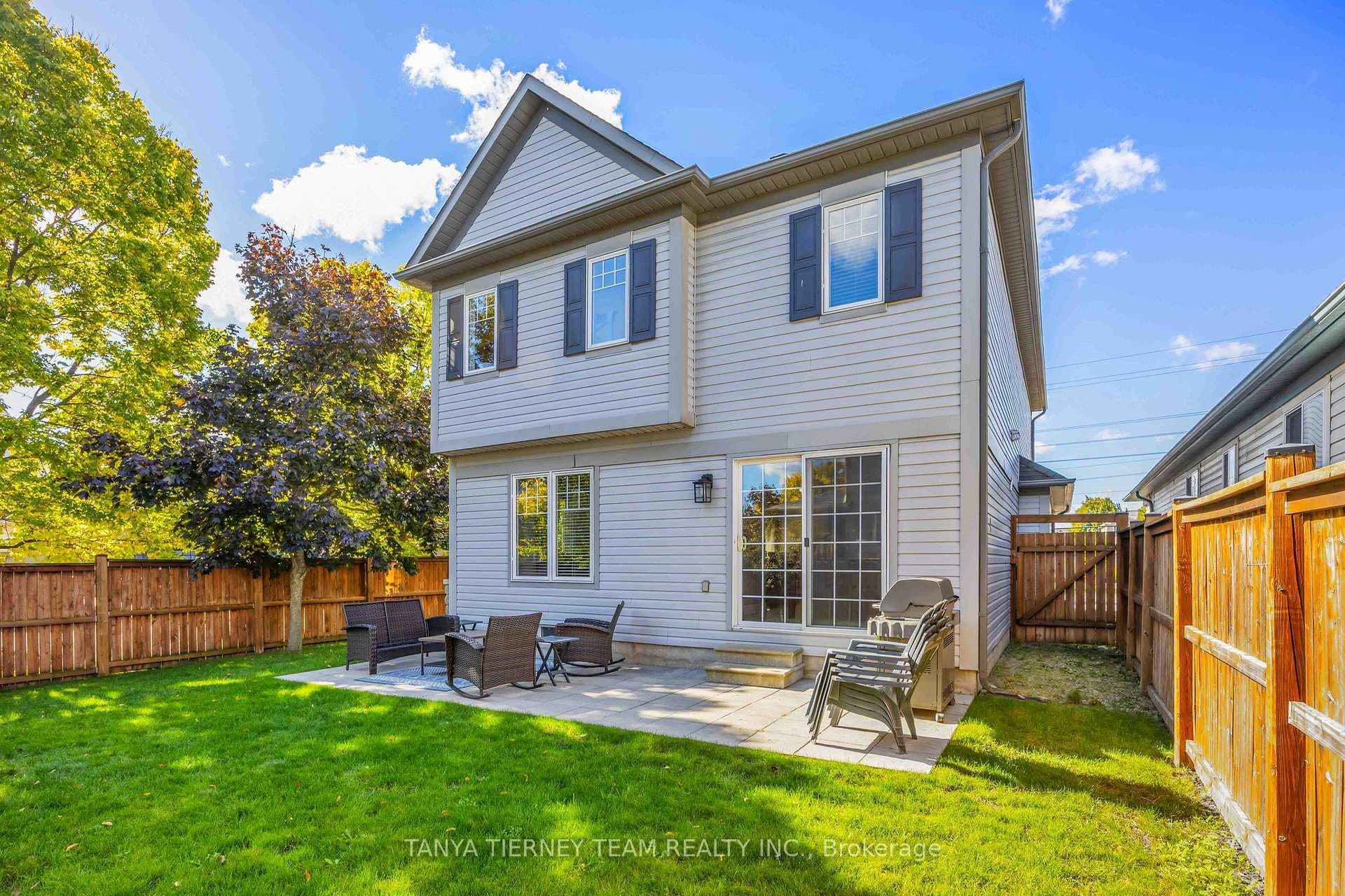 30 Claridge Crescent photo 44