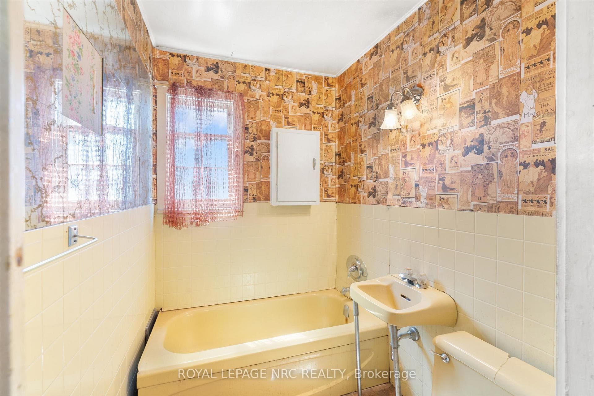 8 Byron Place photo 12