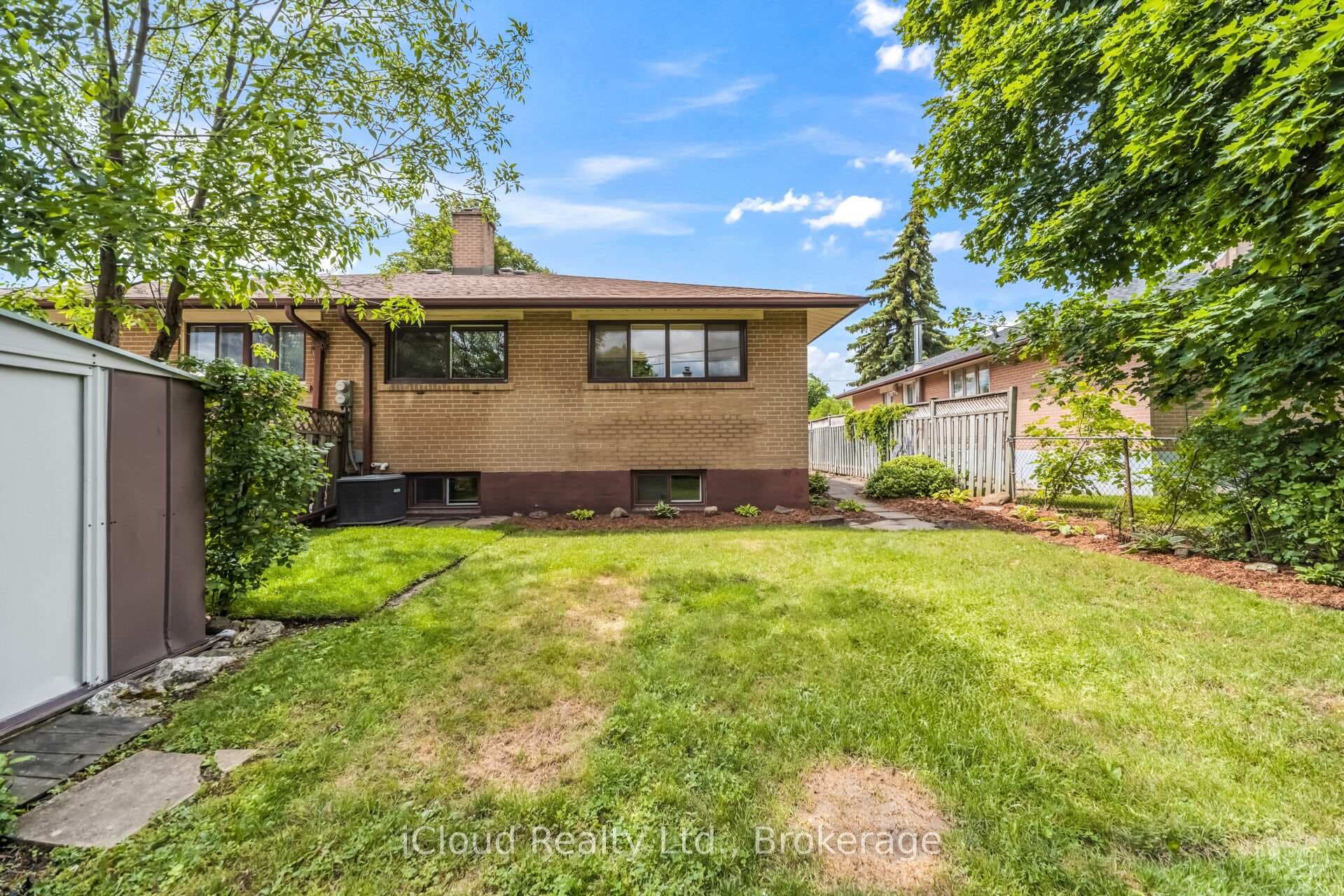 17 Algonquin Boulevard photo 2