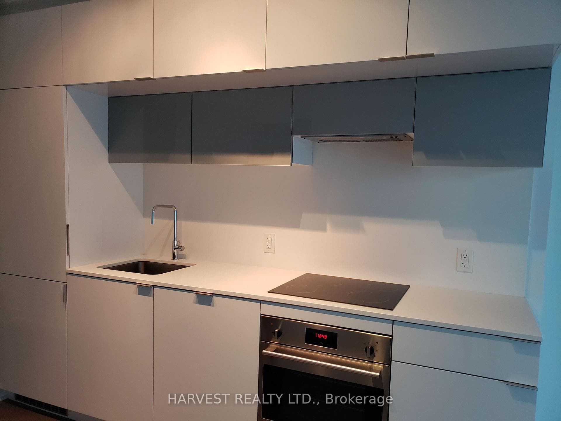 185 Roehampton Avenue Unit 1513 photo 12