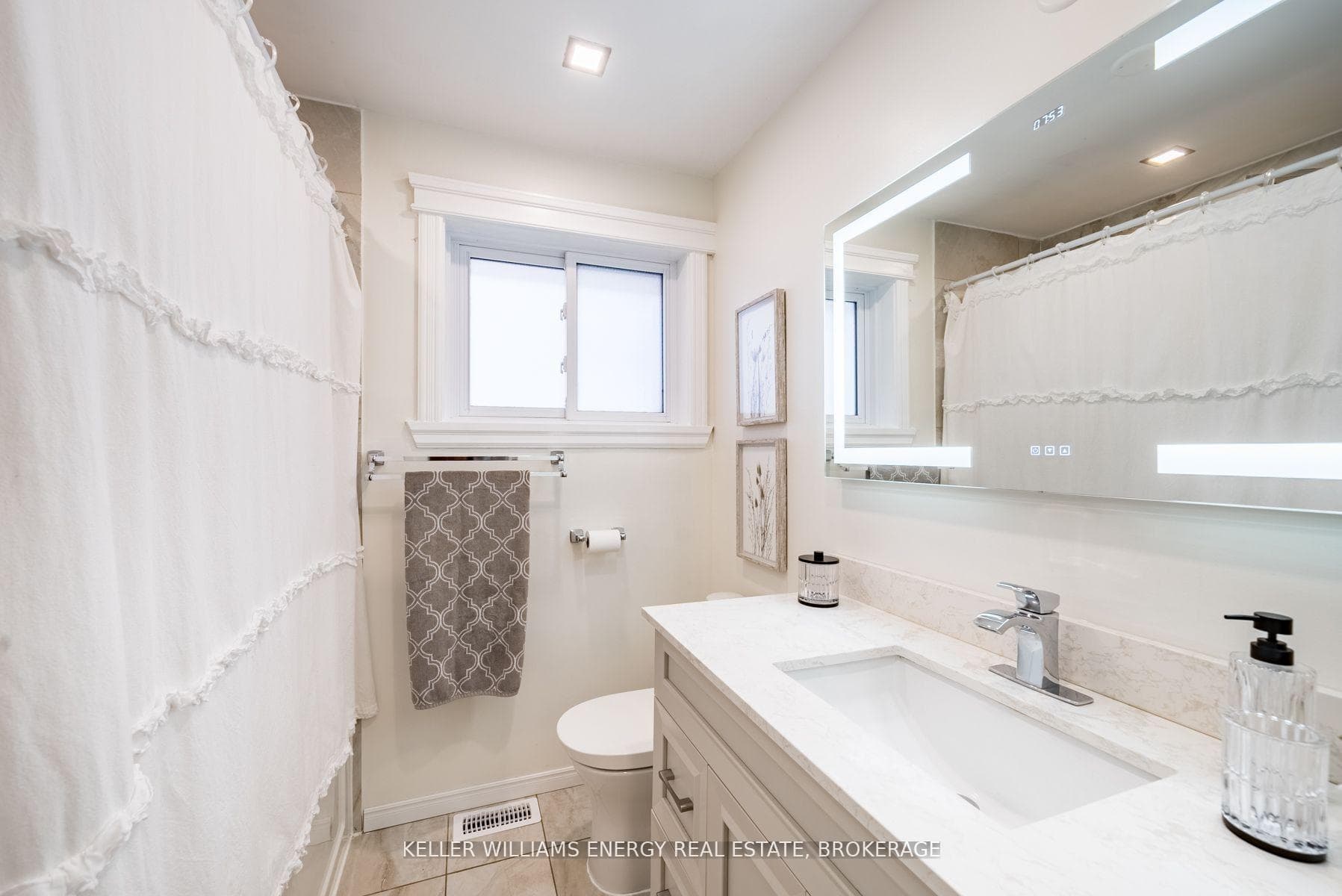 851 Swiss Heights photo 25