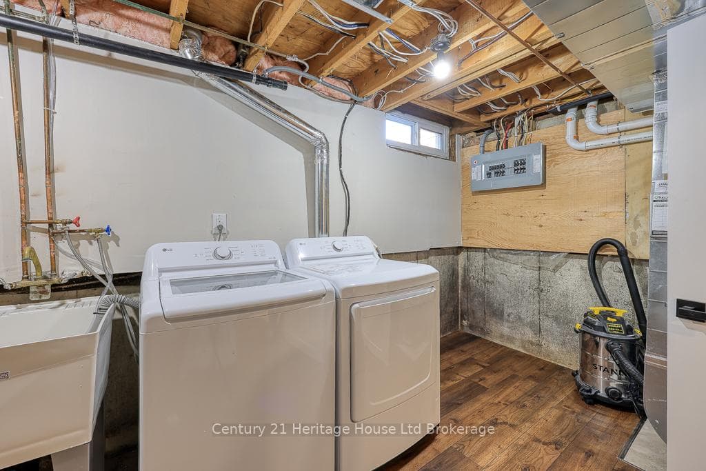 1088 Canfield Crescent photo 39