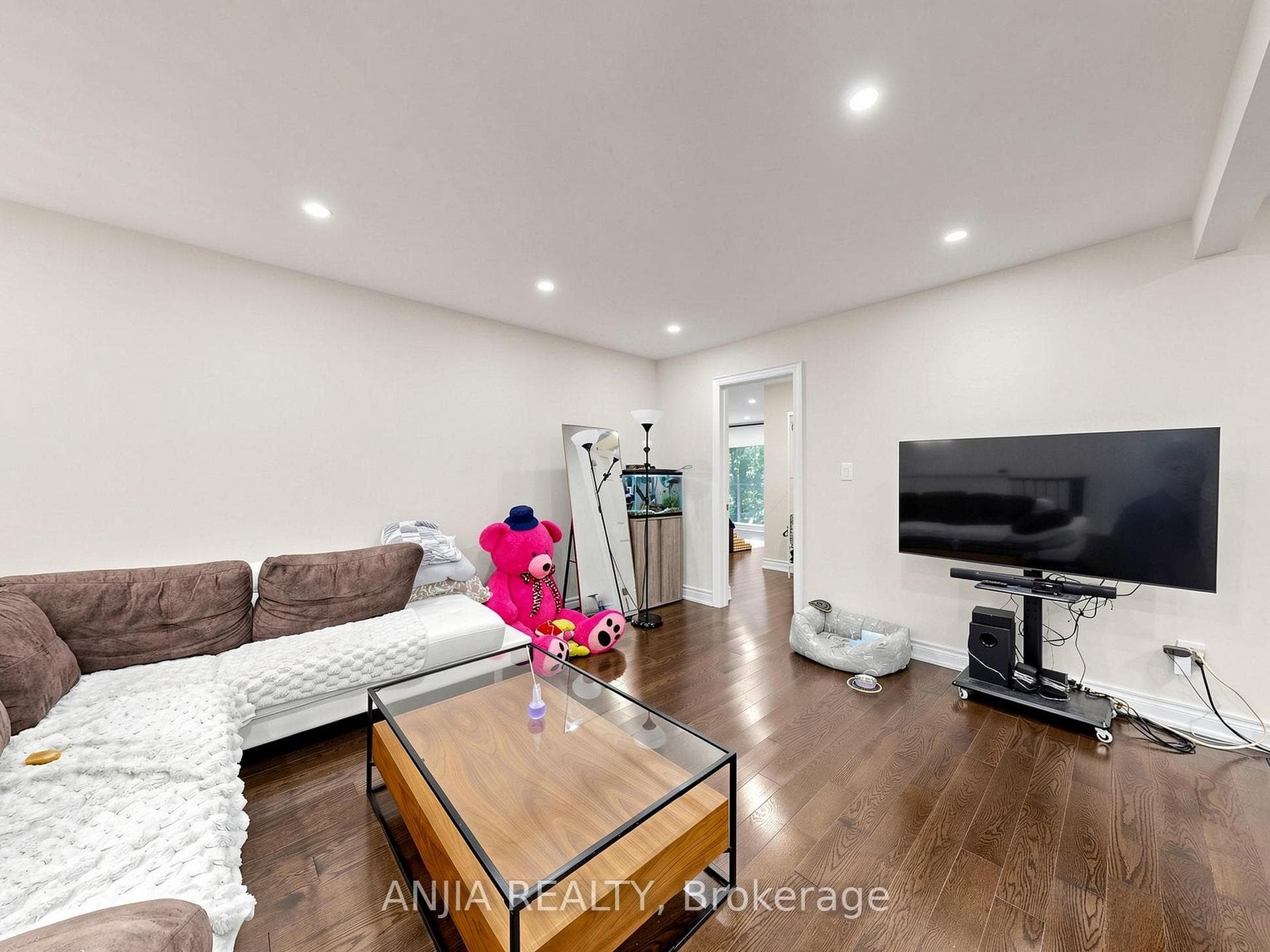 8 Applefield Drive photo 11