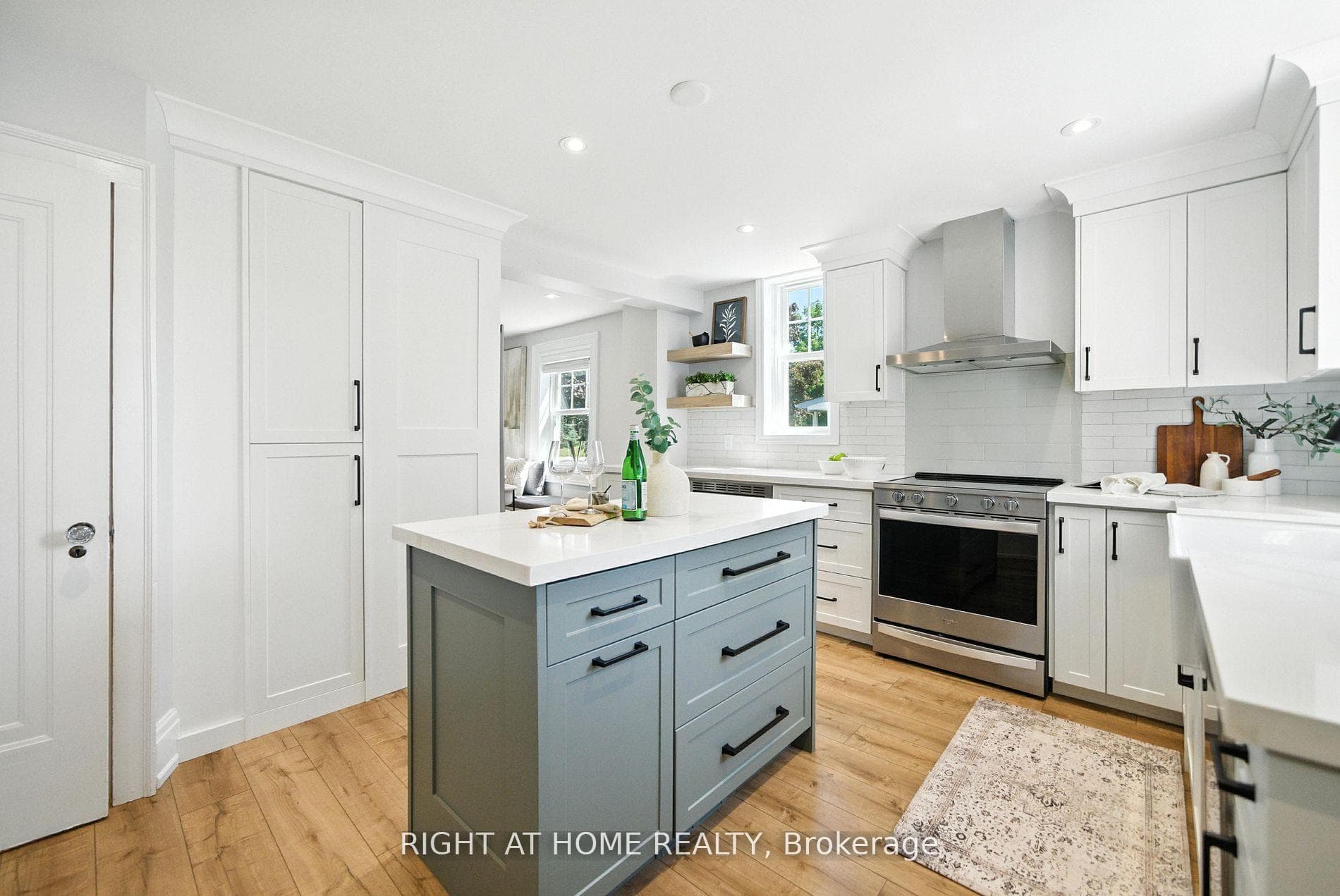 675 Myrtle Road photo 10