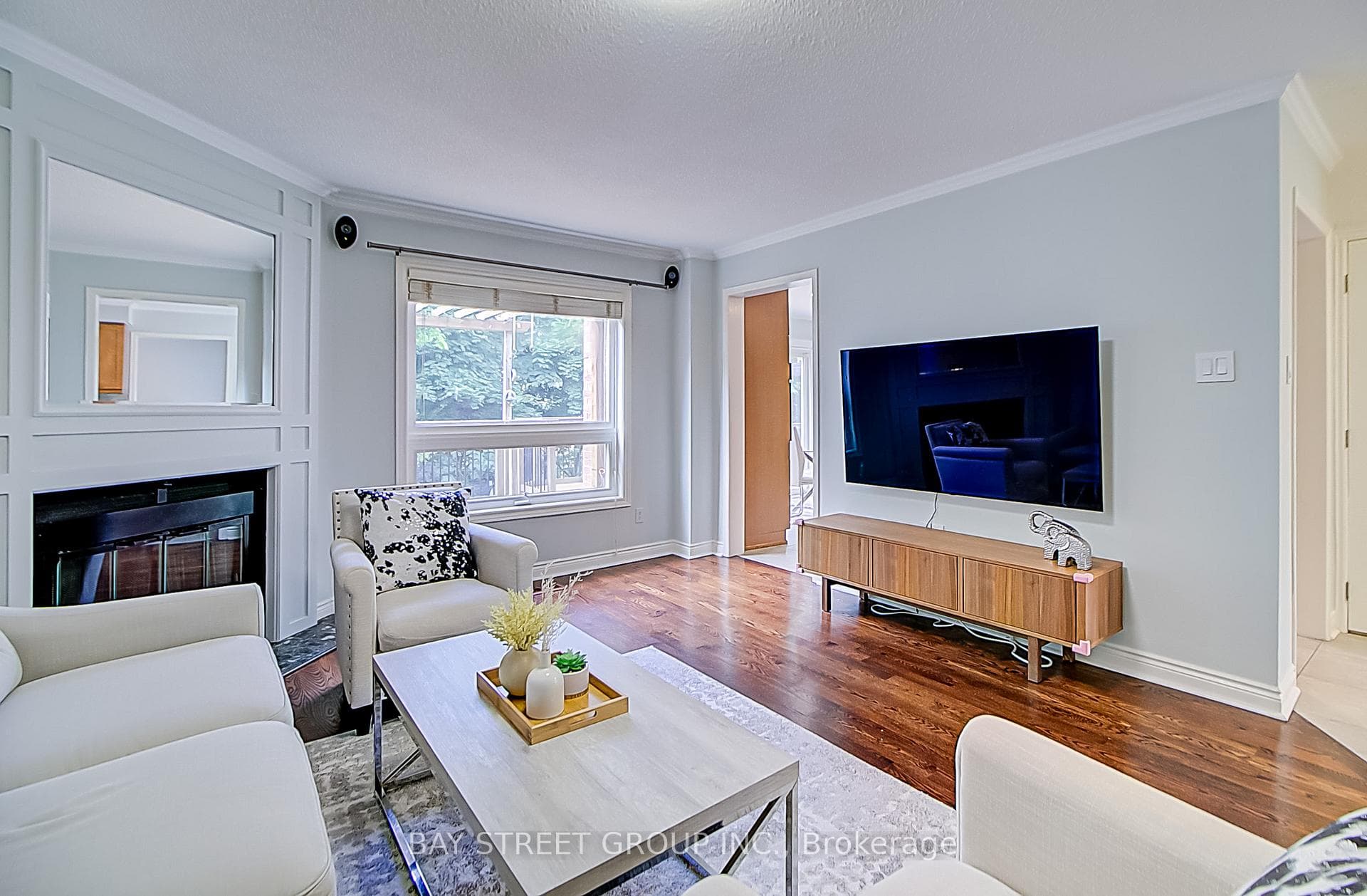 2104 Mayflower Boulevard photo 9