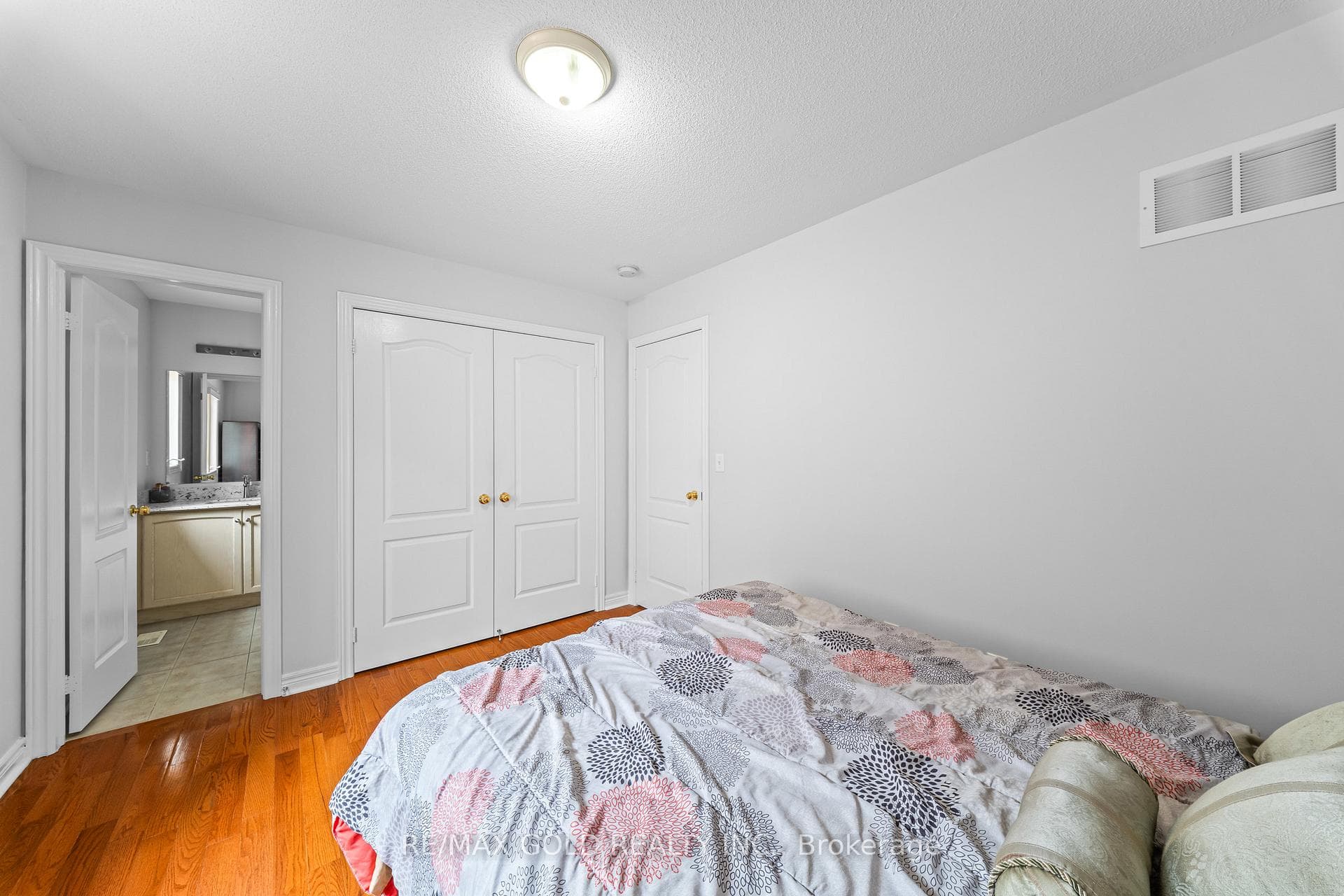 14 Dovehaven Crescent photo 32