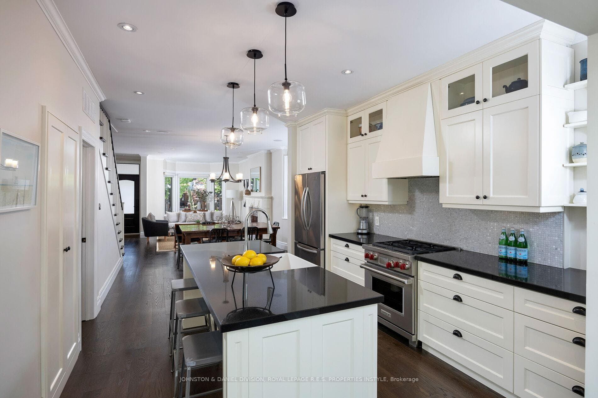110 Galley Avenue photo 13