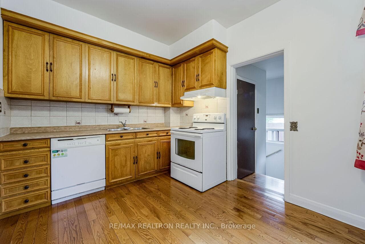 554 Christie Street photo 11