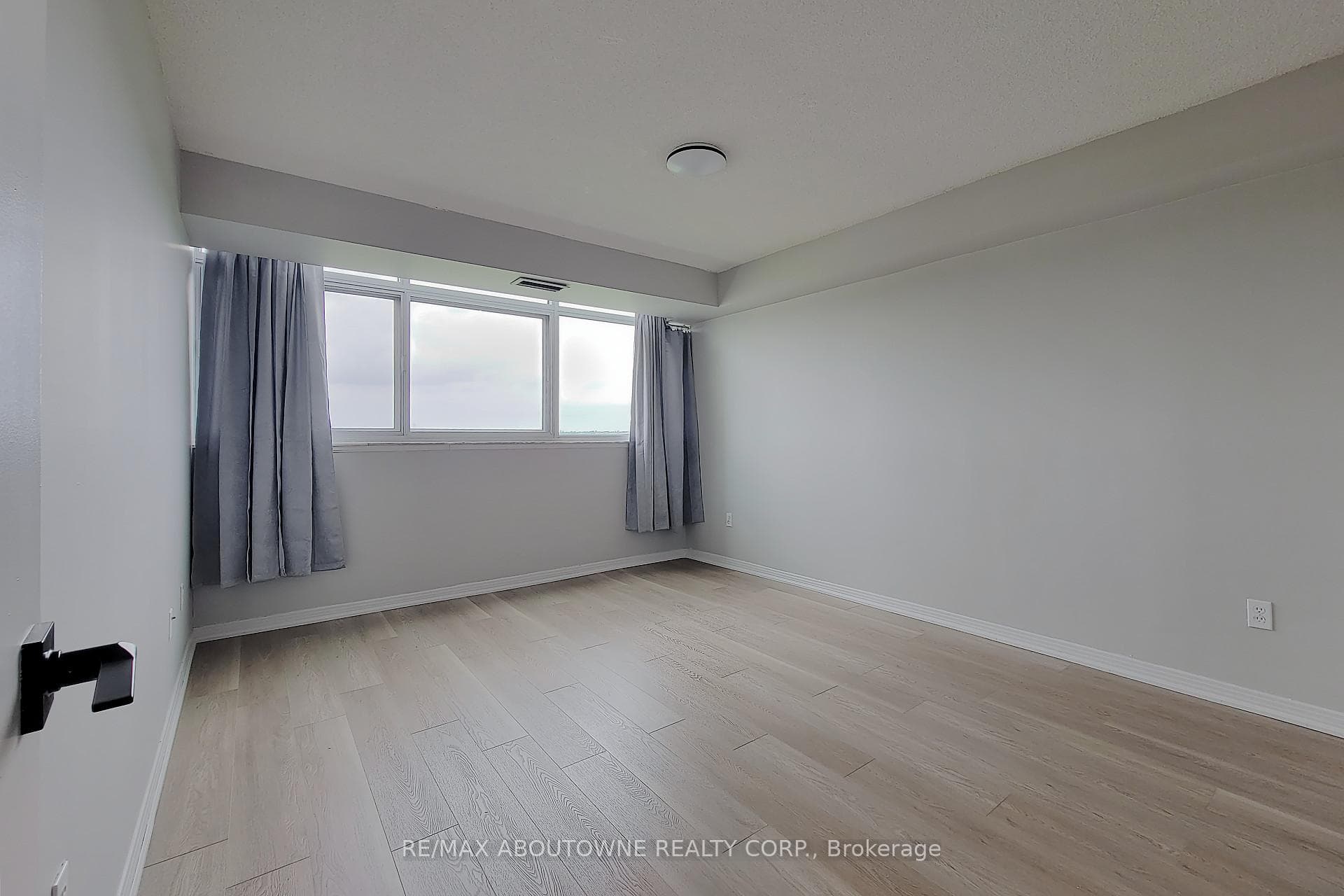 1359 White Oaks Boulevard Unit 1207 photo 15