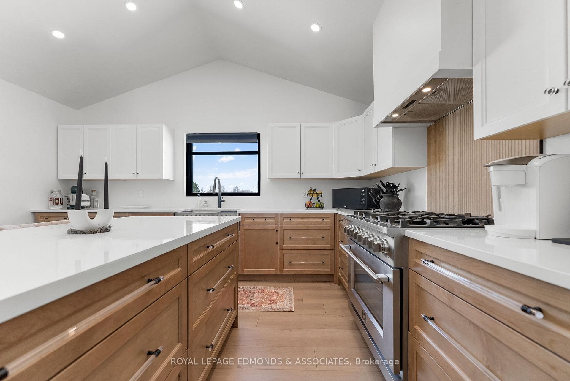 1097 Sutherland Road photo 10