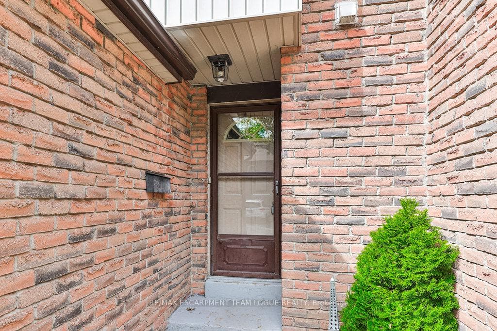 660 Oxford Road Unit 31 photo 4