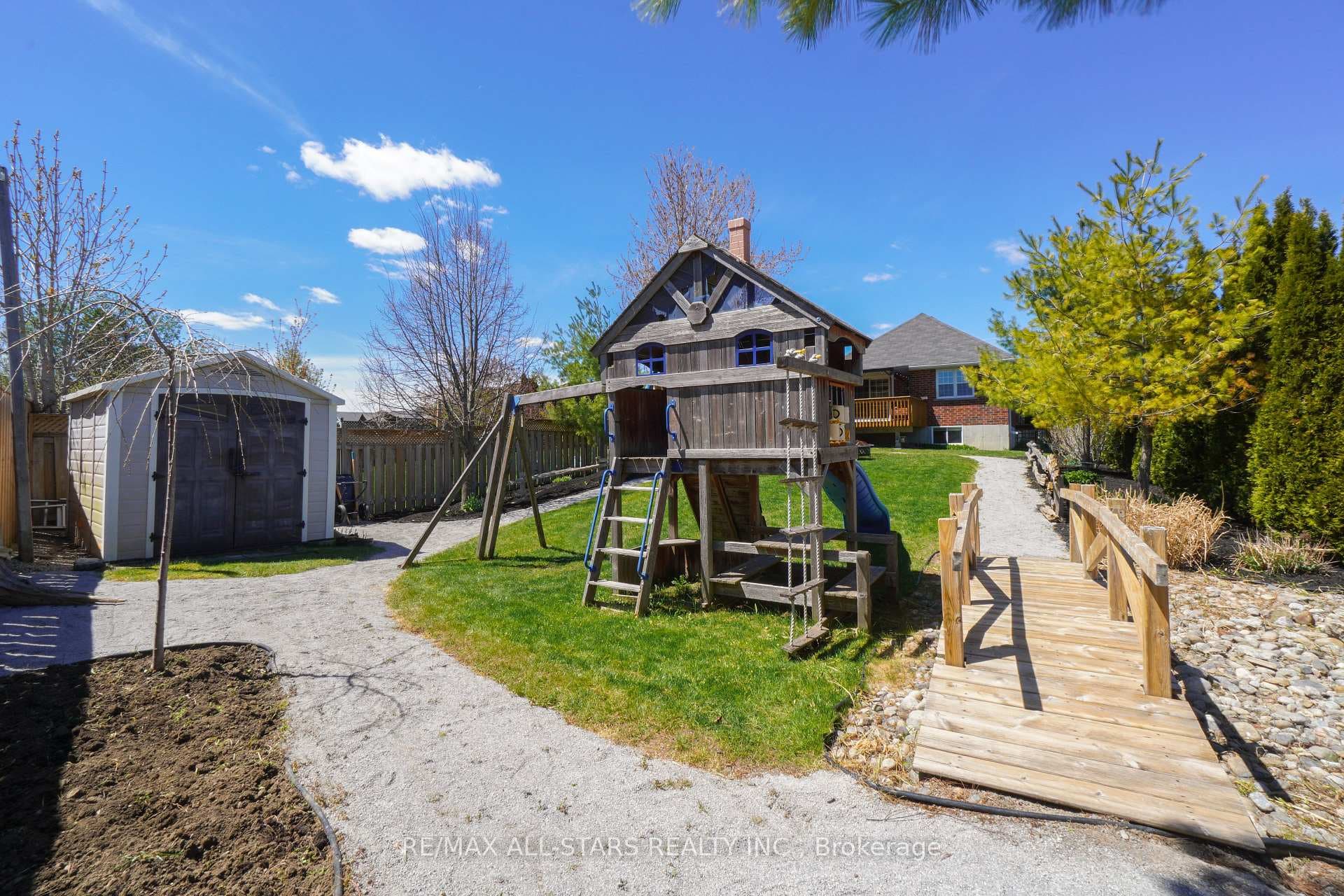 14 Laurent Boulevard photo 46