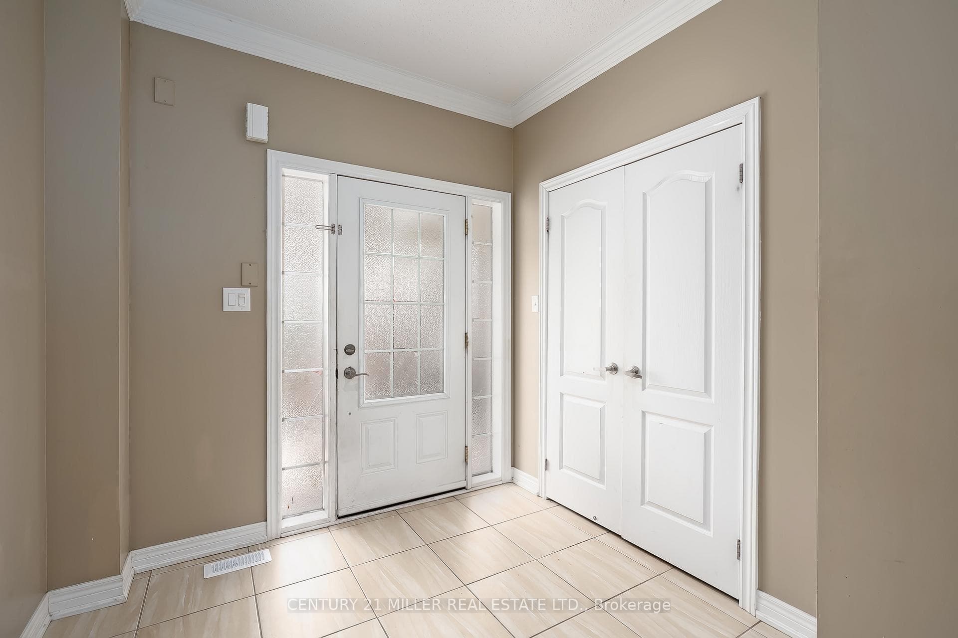 2131 Fiddlers Way photo 2
