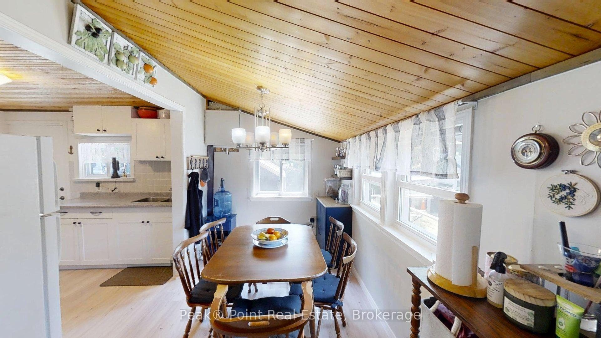 36 Barrie Avenue photo 15