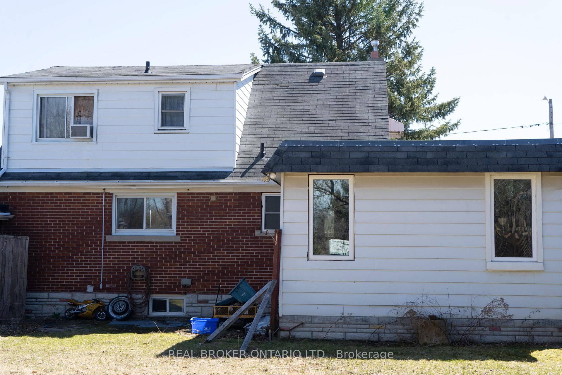 578 Guelph Street photo 4