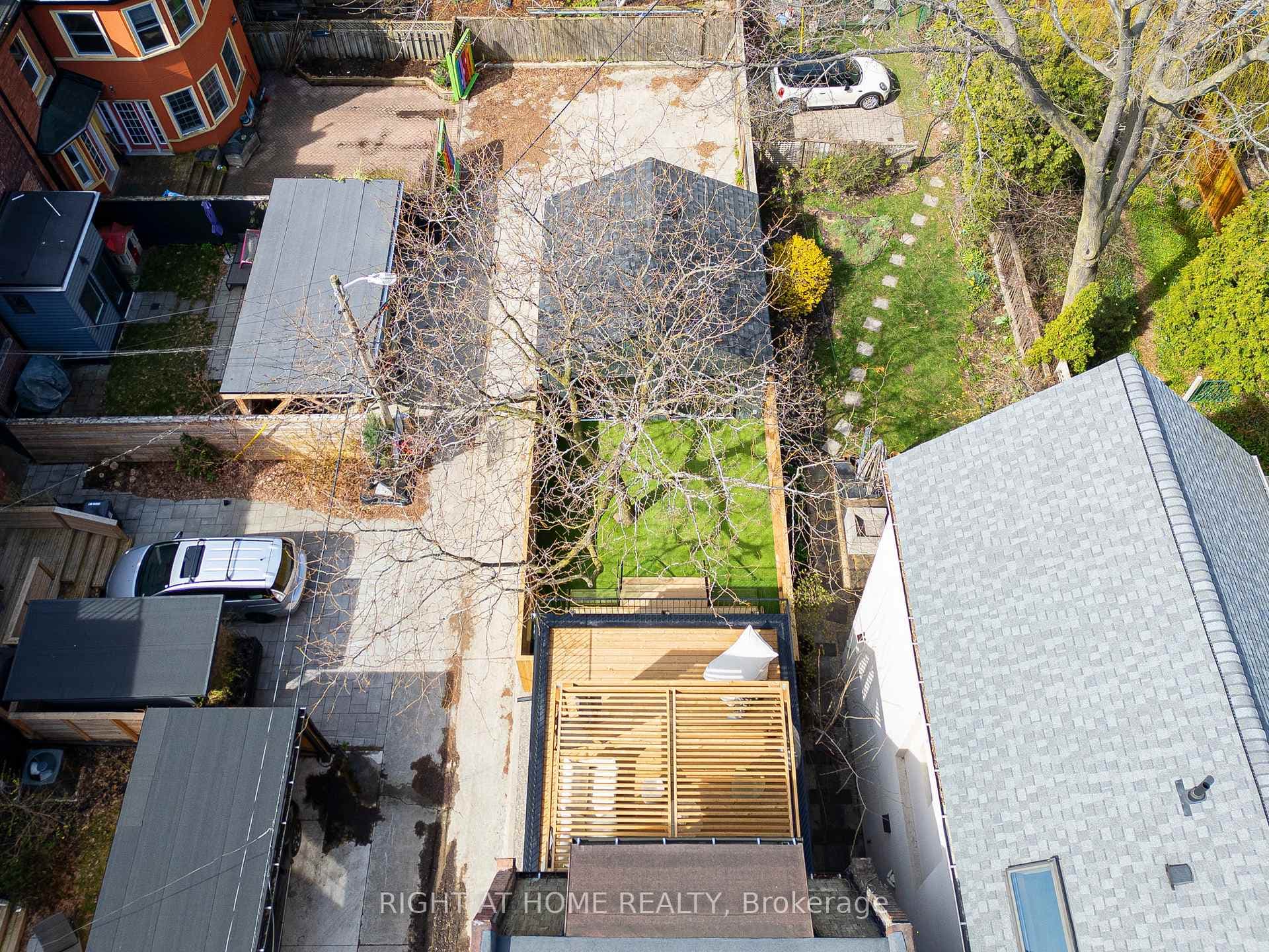 160 Howland Avenue photo 34