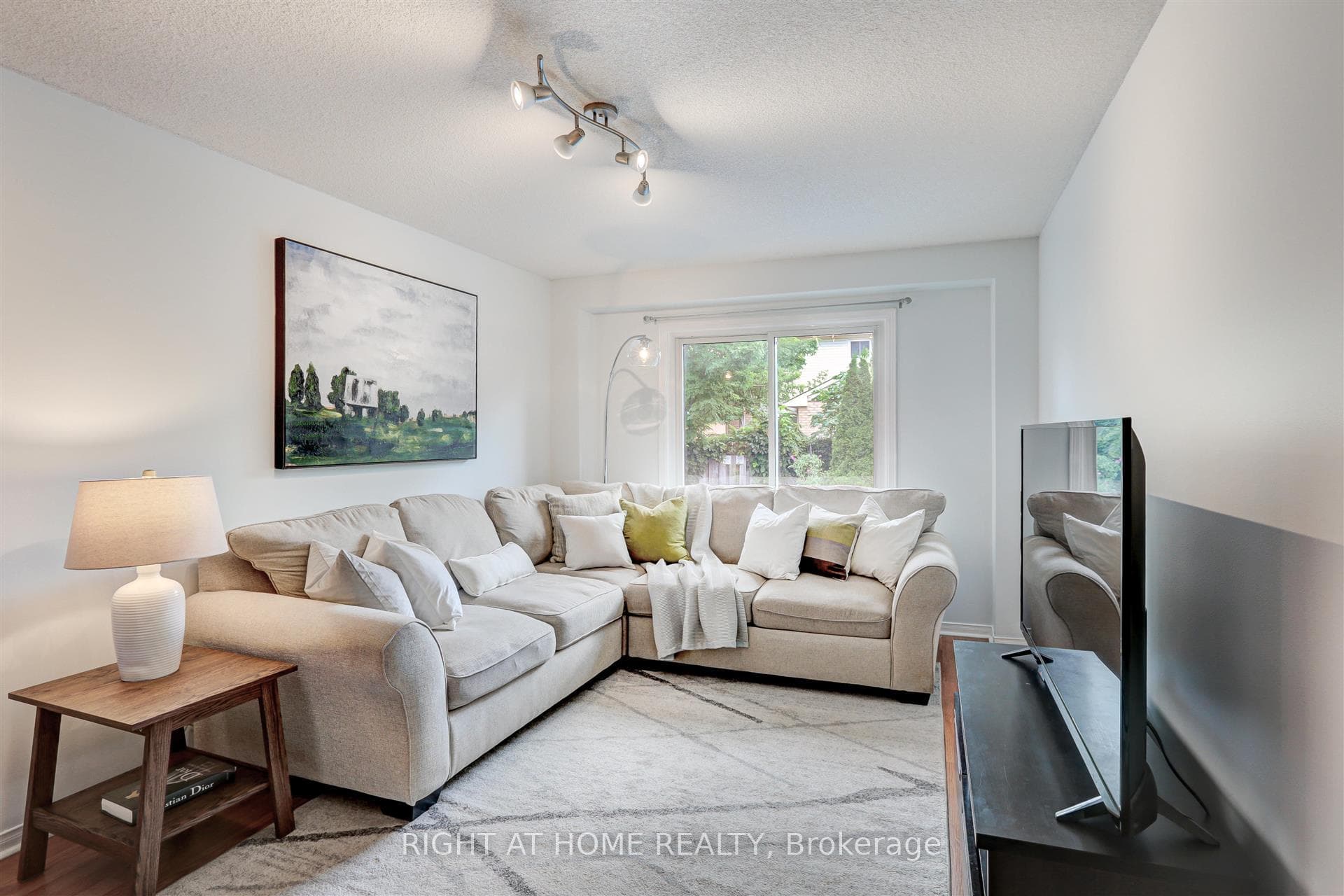 76 Royaledge Way photo 11