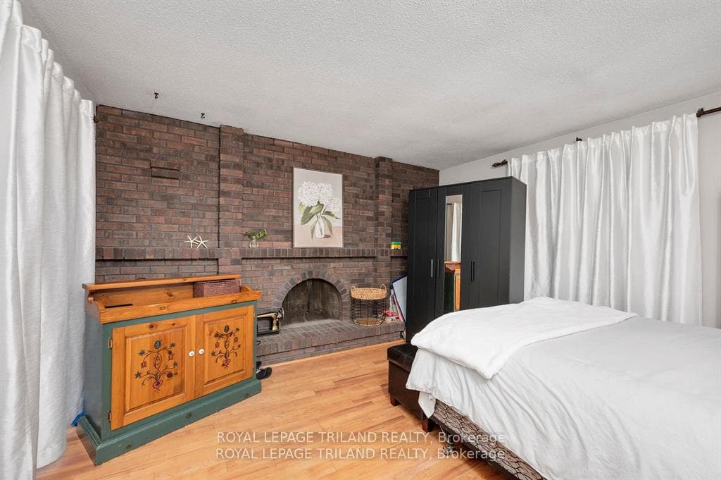 151 Paperbirch Crescent photo 12