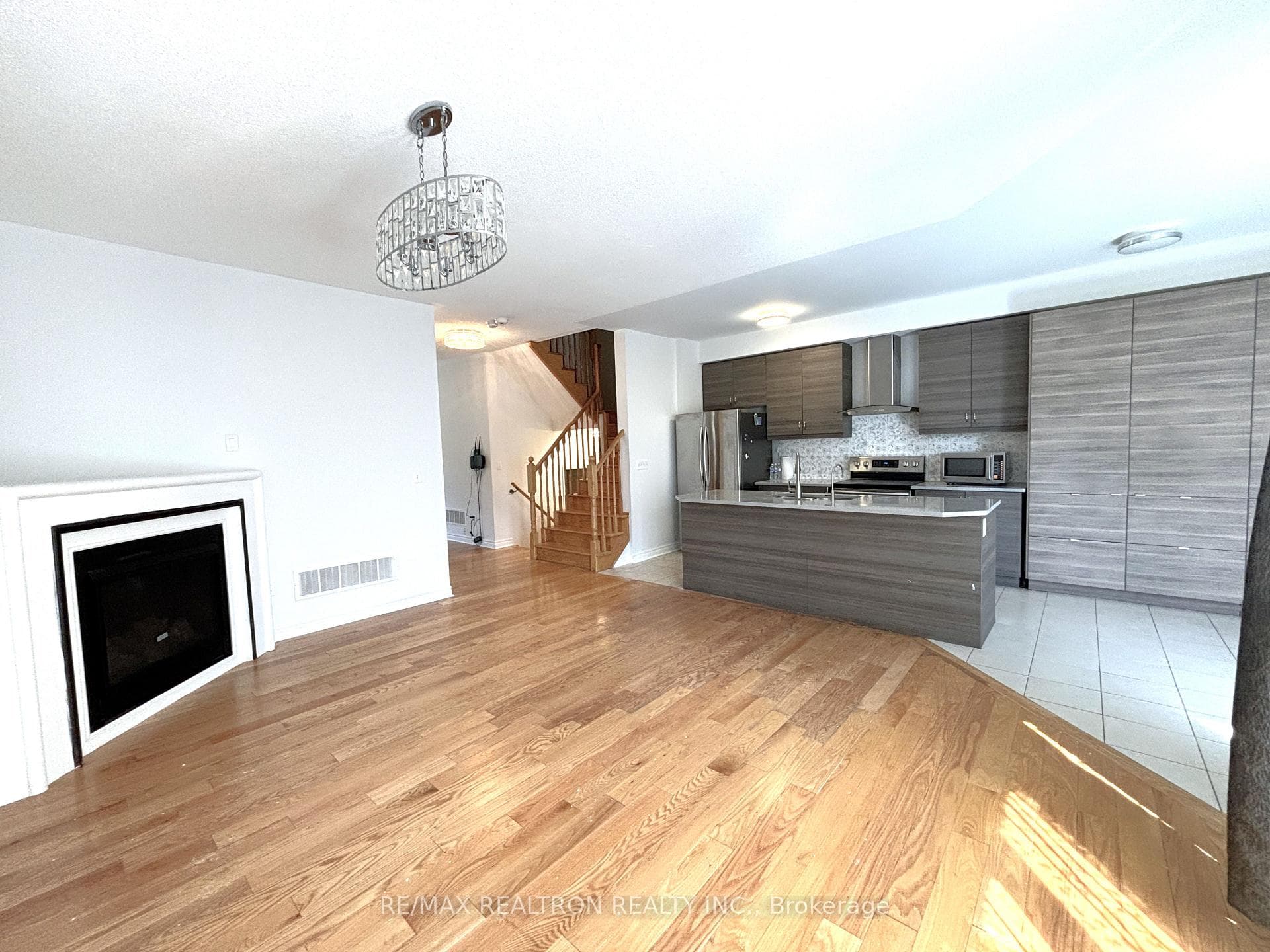 511 William Forster Road photo 8