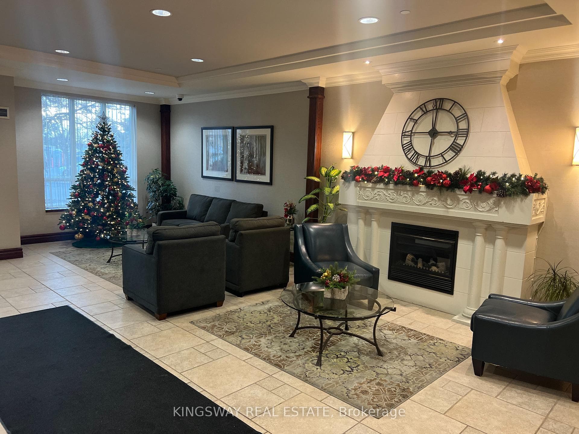 2545 Erin Centre Boulevard Unit 809 photo 2