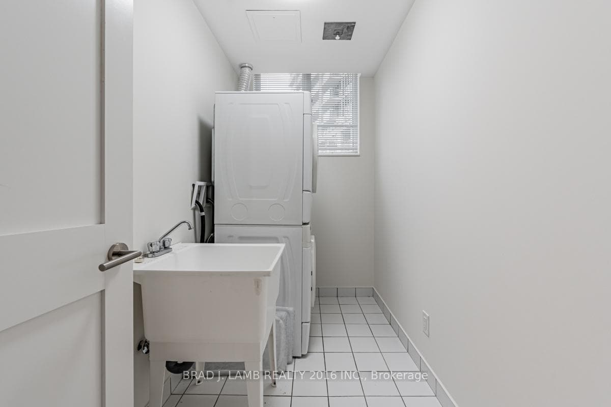 86 Sloping Sky Mews Unit TH #6 photo 11