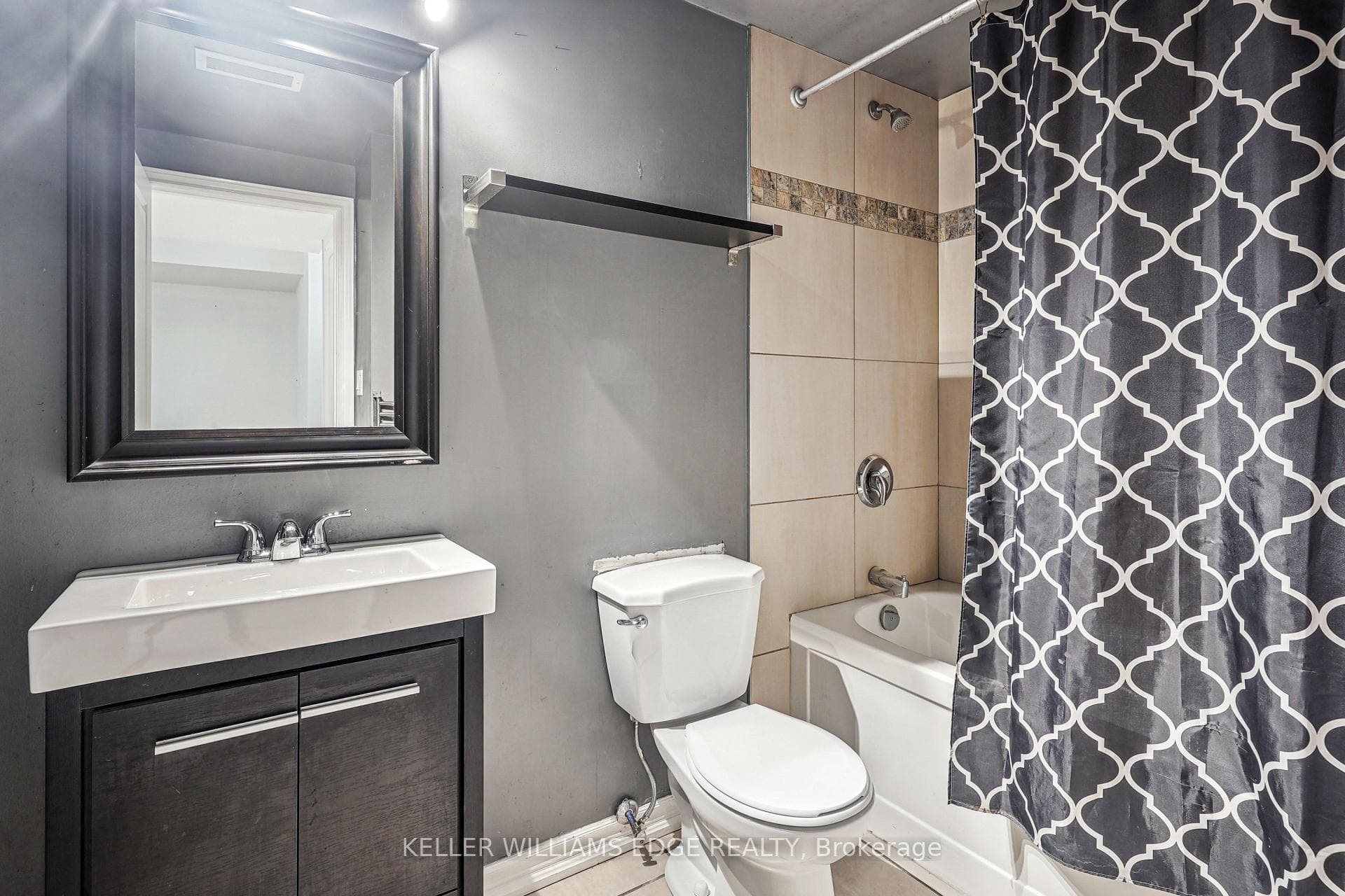 130 Wellington Street Unit 3 photo 21