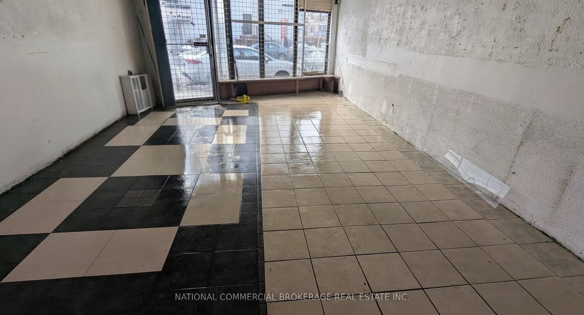 2185 Weston Road photo 2
