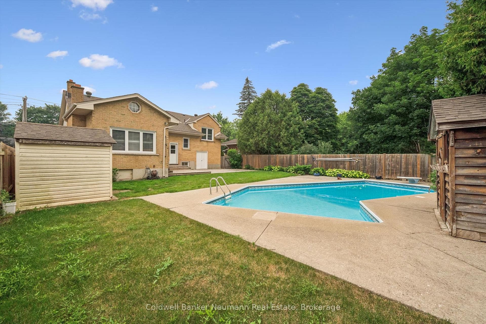 195 Victoria Road photo 41