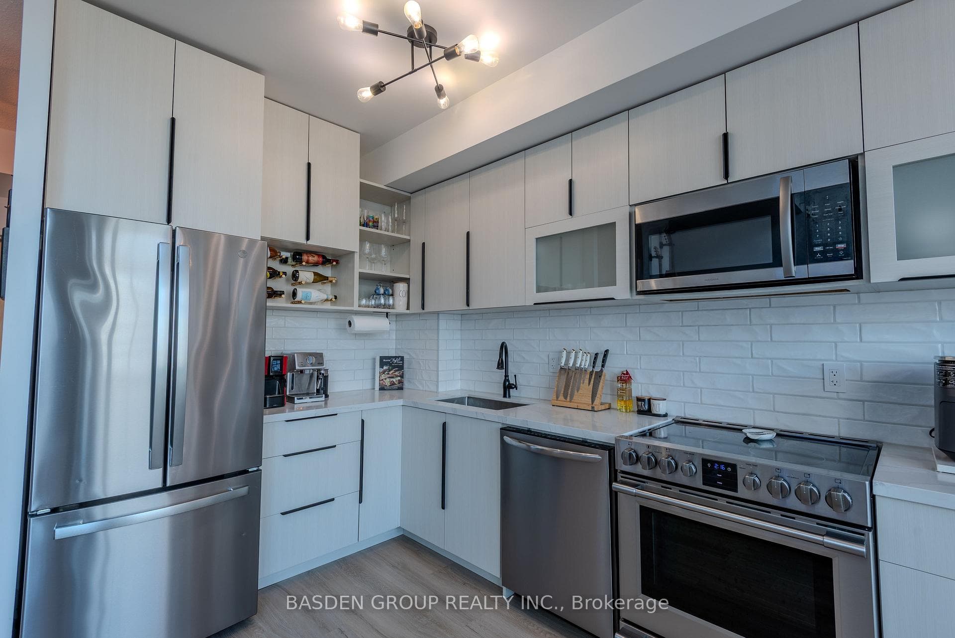 220 Burnhamthorpe Road Unit 920 photo 9