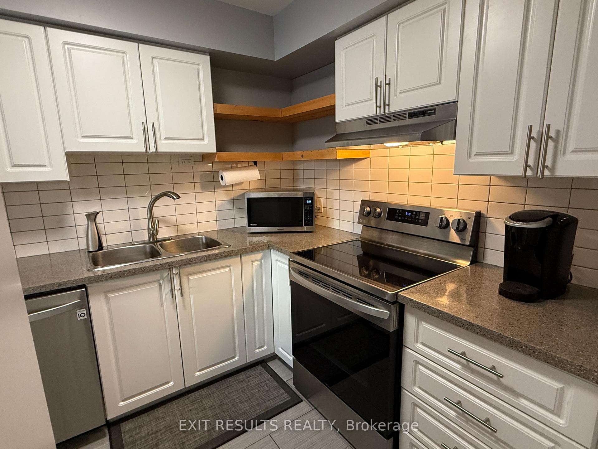 1090 DIANNE Avenue photo 17