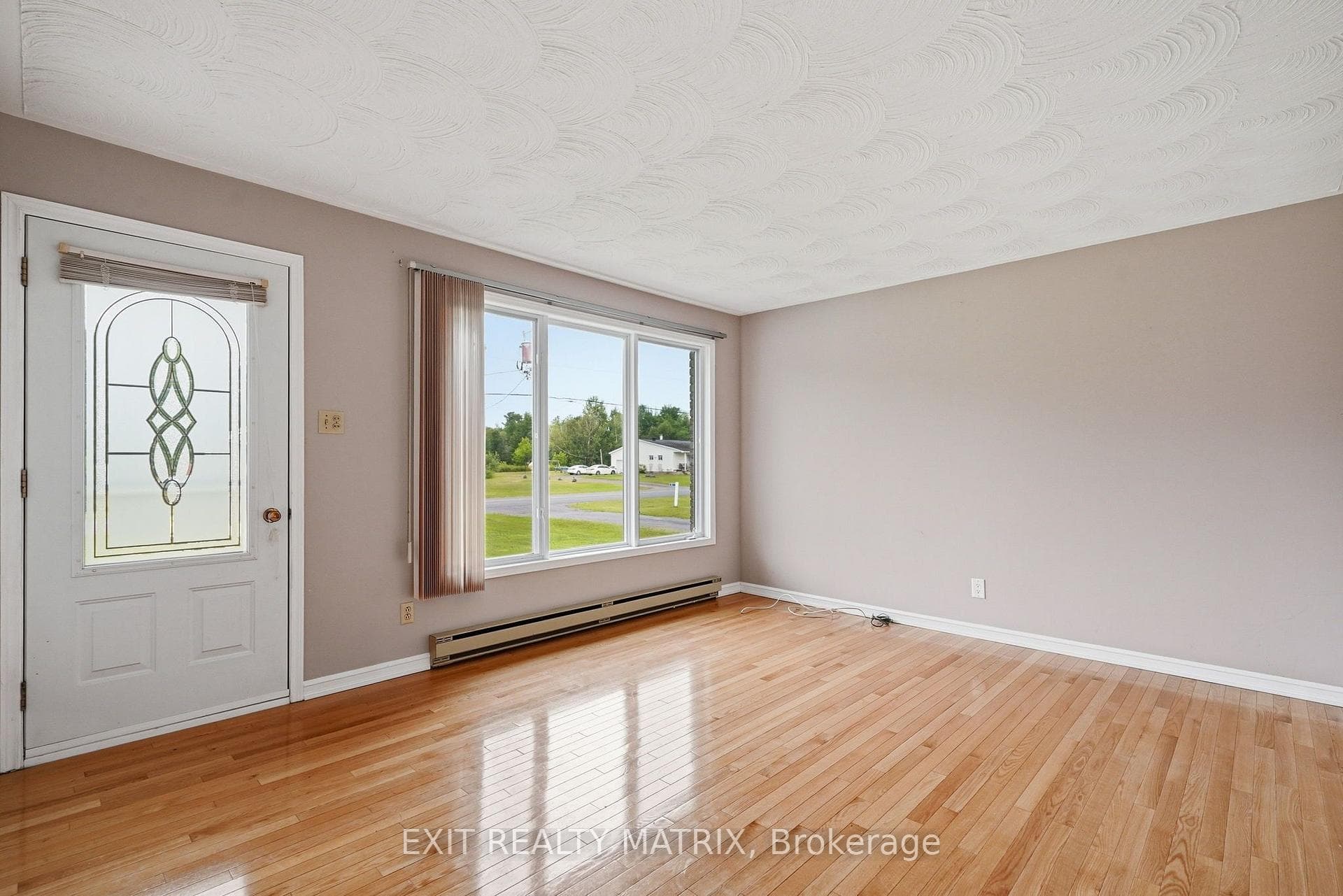 563 Lajeunesse Road photo 4