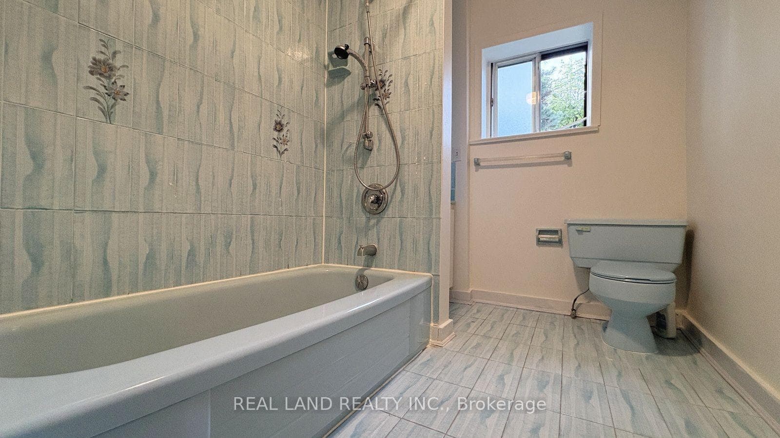 53 Lloydminster Crescent photo 21