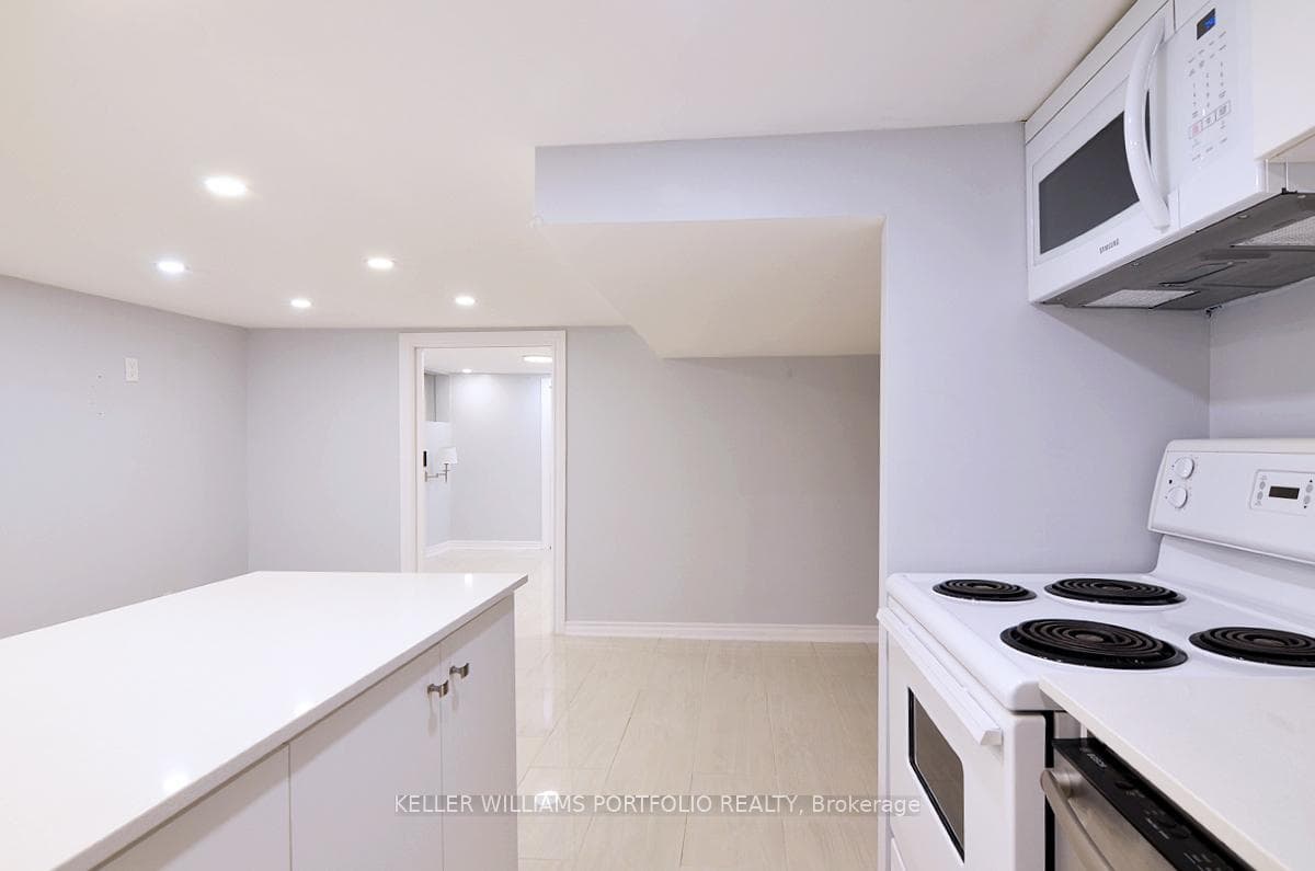 431 Kingston Road Unit Lower photo 5