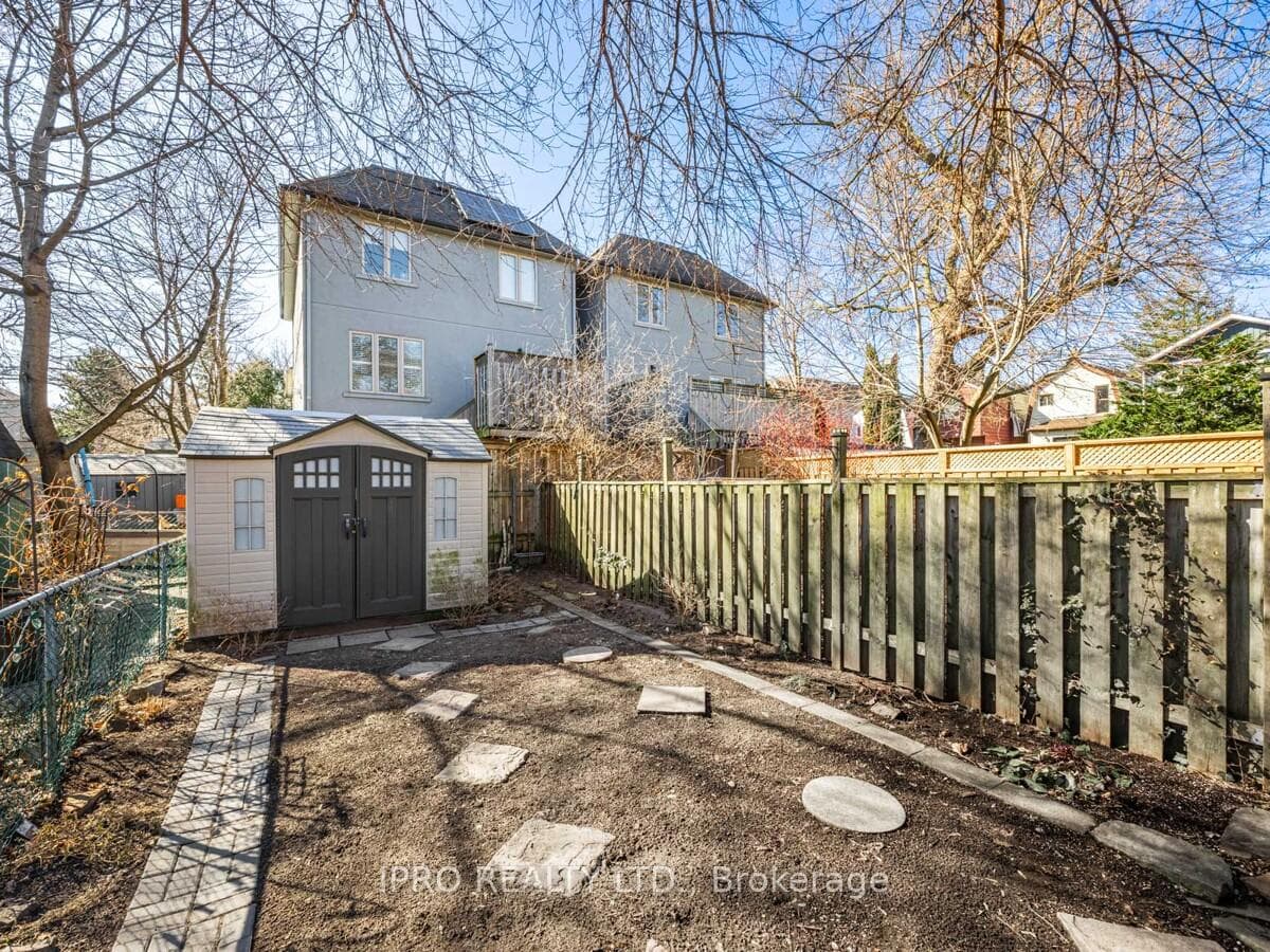 239 Lumsden Avenue photo 34
