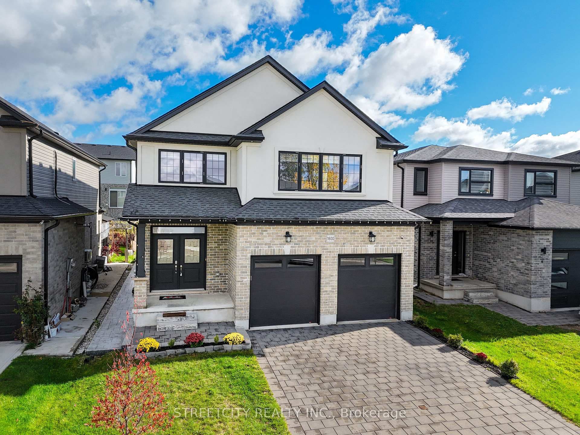 1600 Dylan Street photo 1