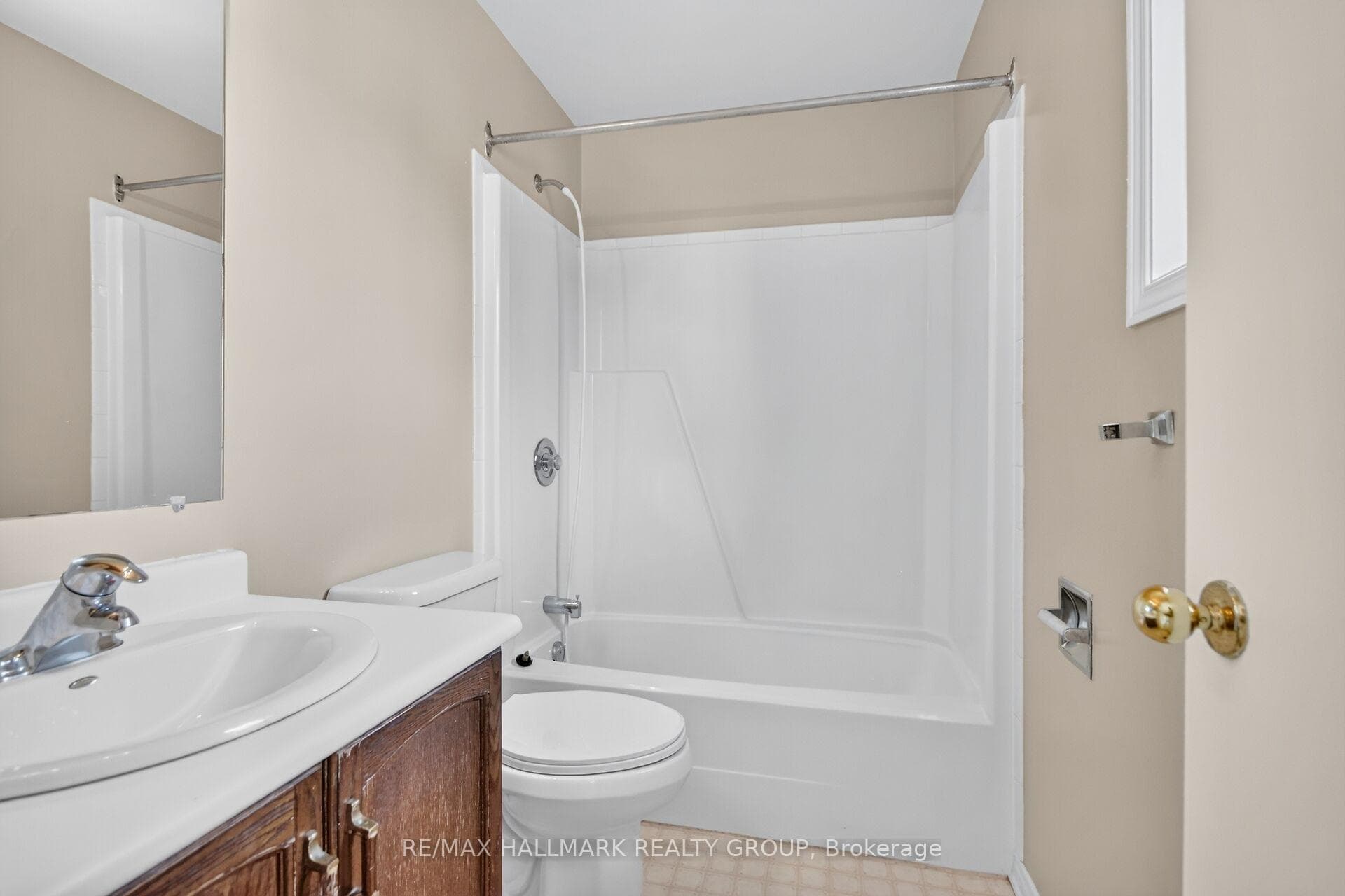 49 Newport Crescent photo 36