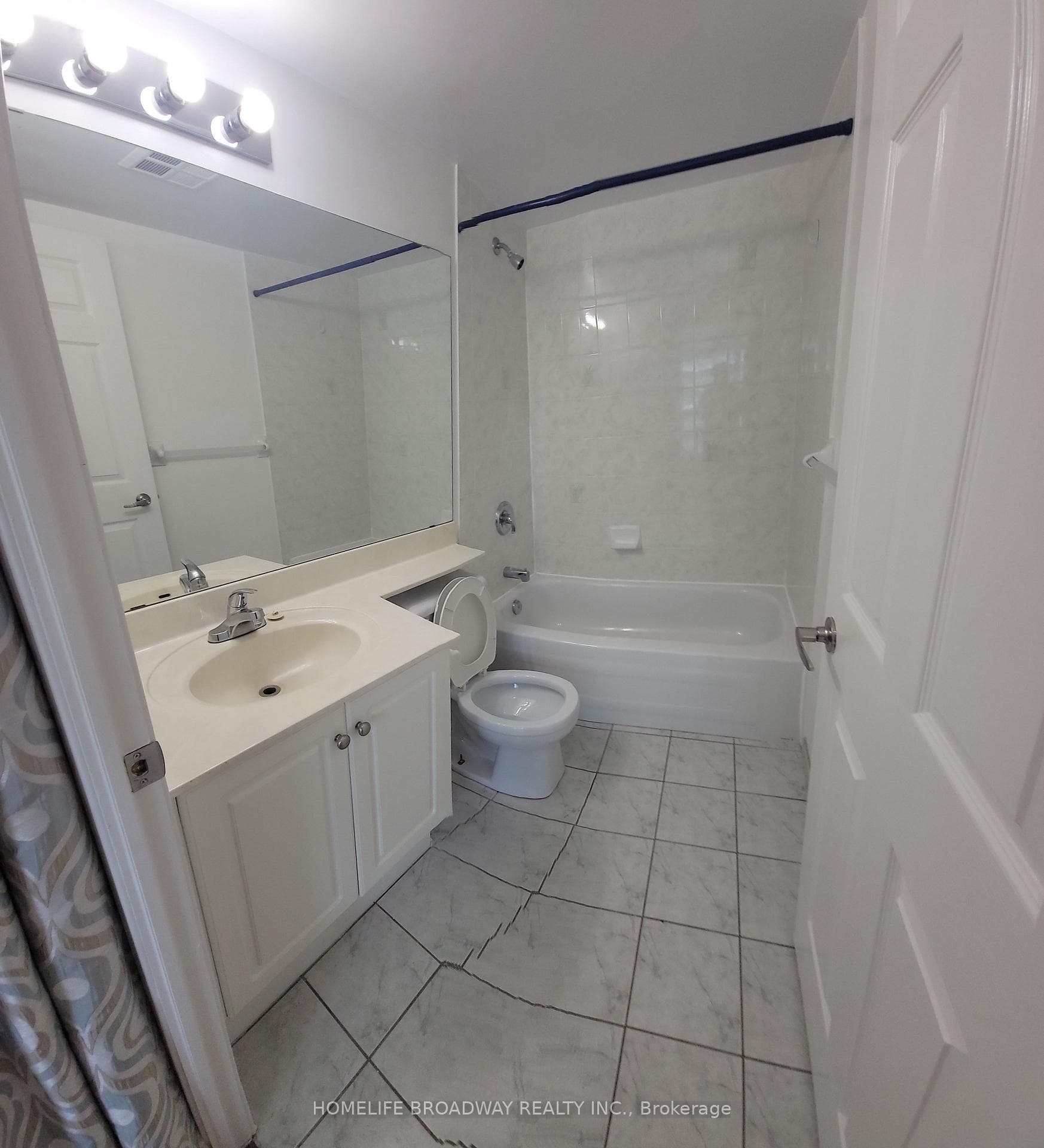 Main 4pc bathroom