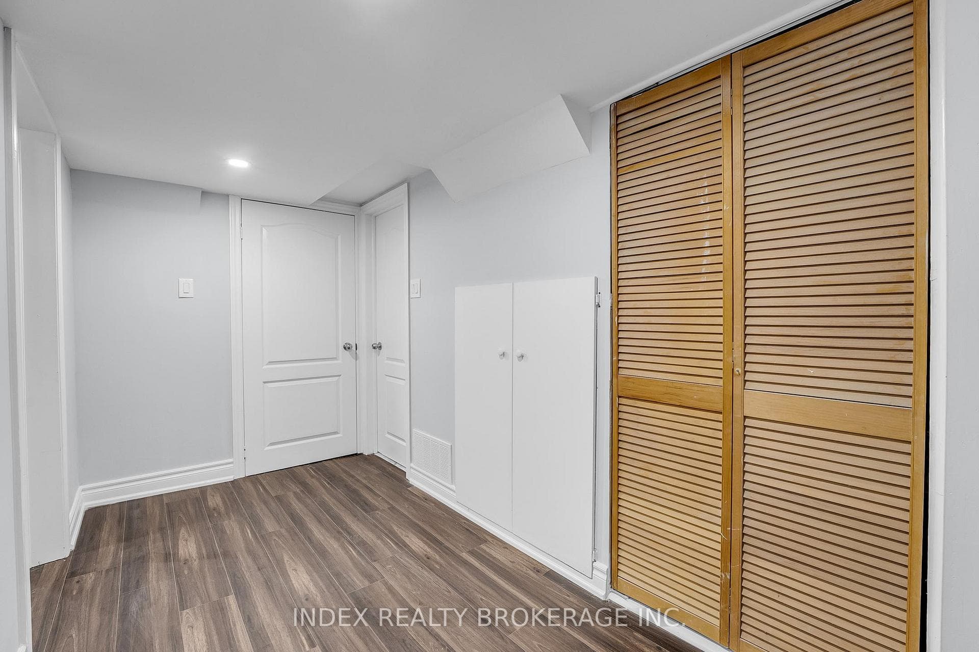 7 Panorama Crescent photo 25