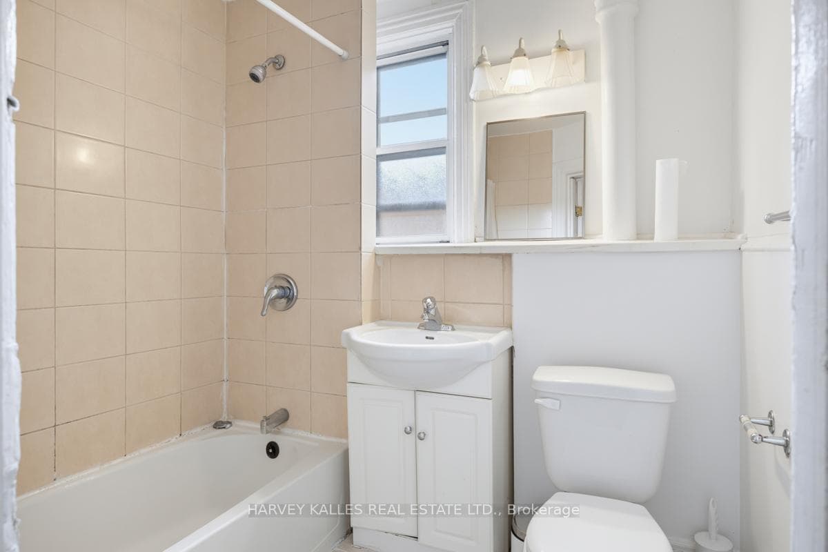 914 Bloor Street Unit Upper photo 20