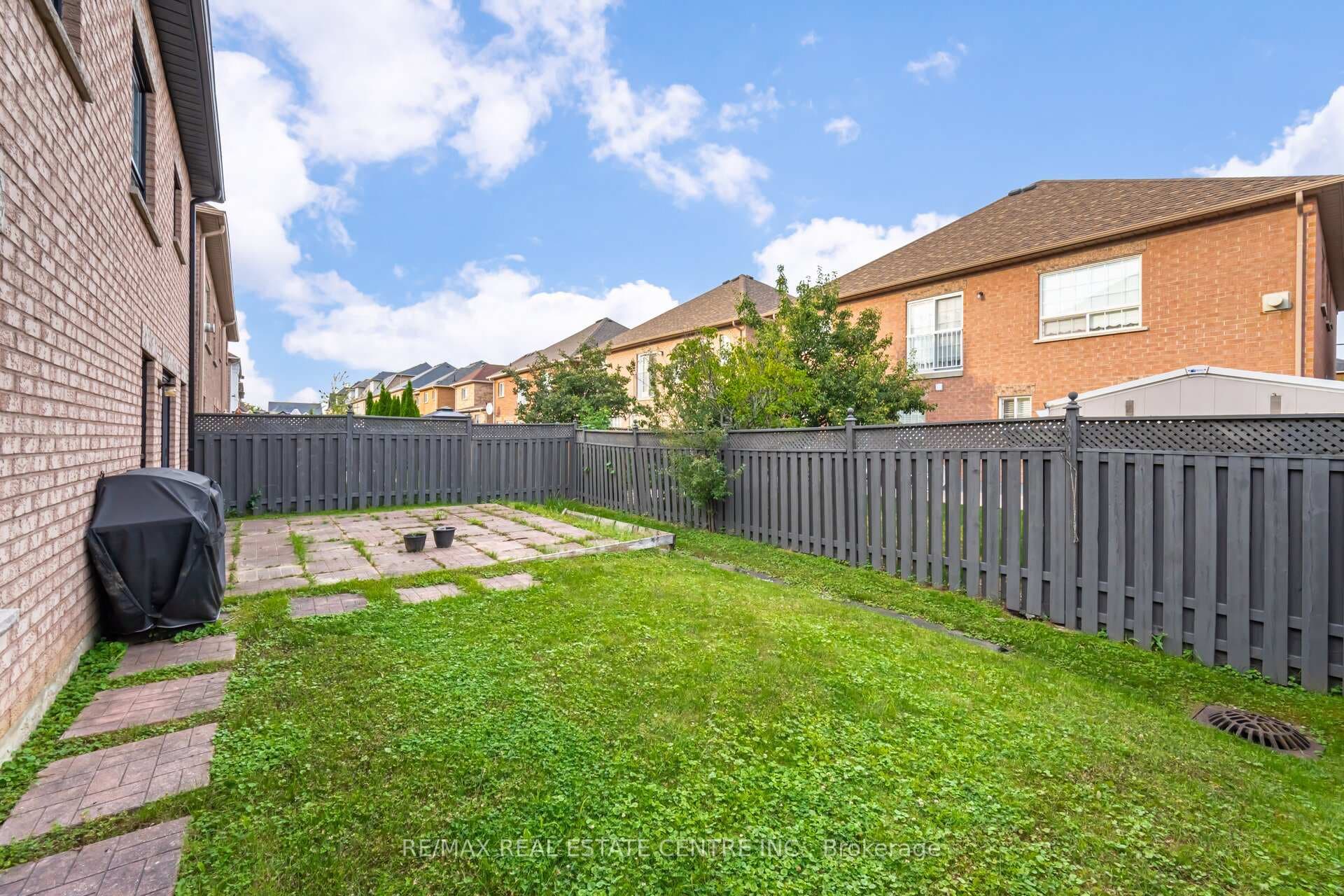 12 Sheldon Drive photo 40
