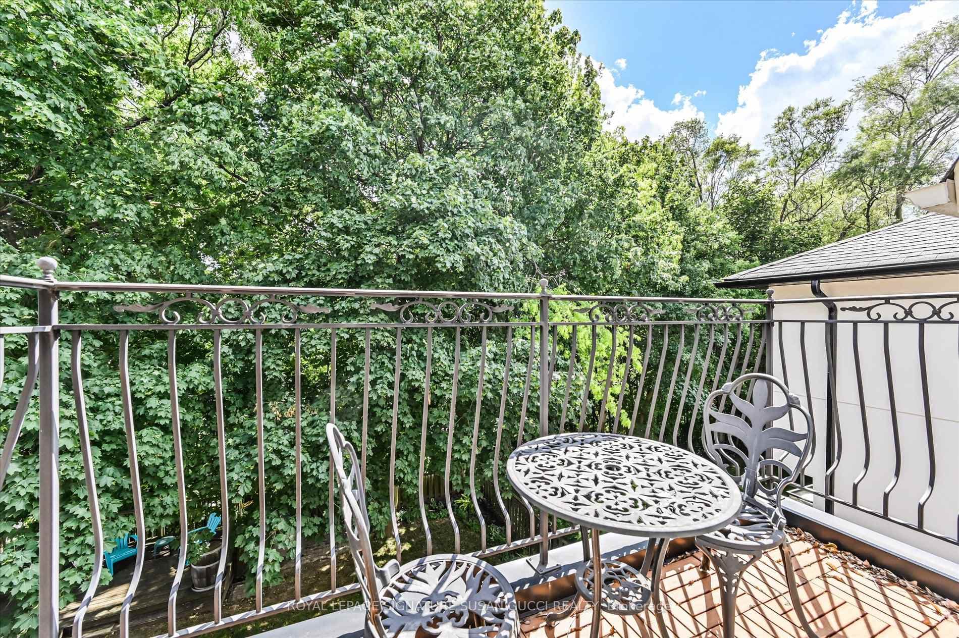 Private deck o/l nature (principal)