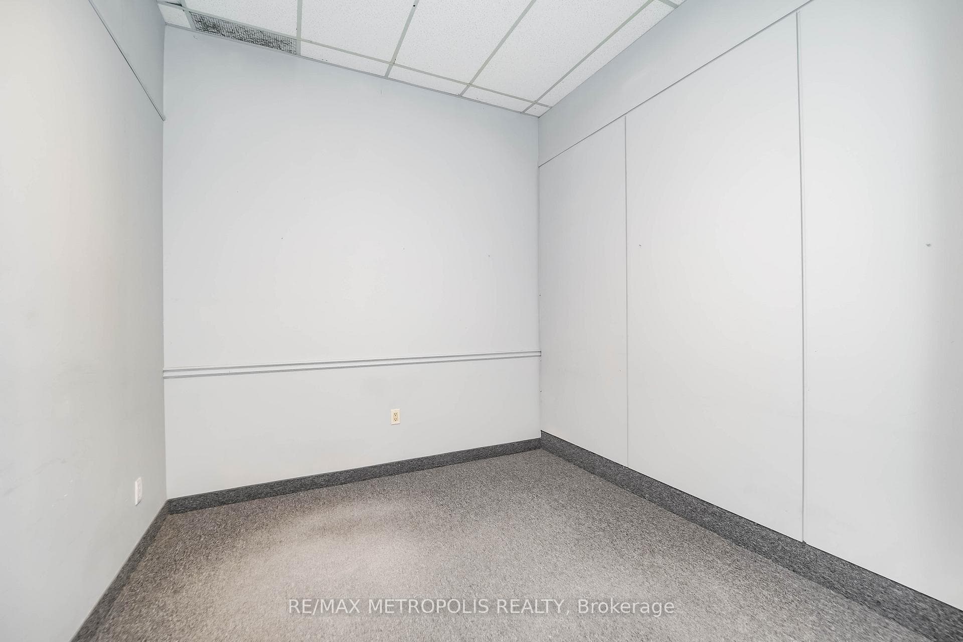 21 Essa Road Unit 1 photo 29