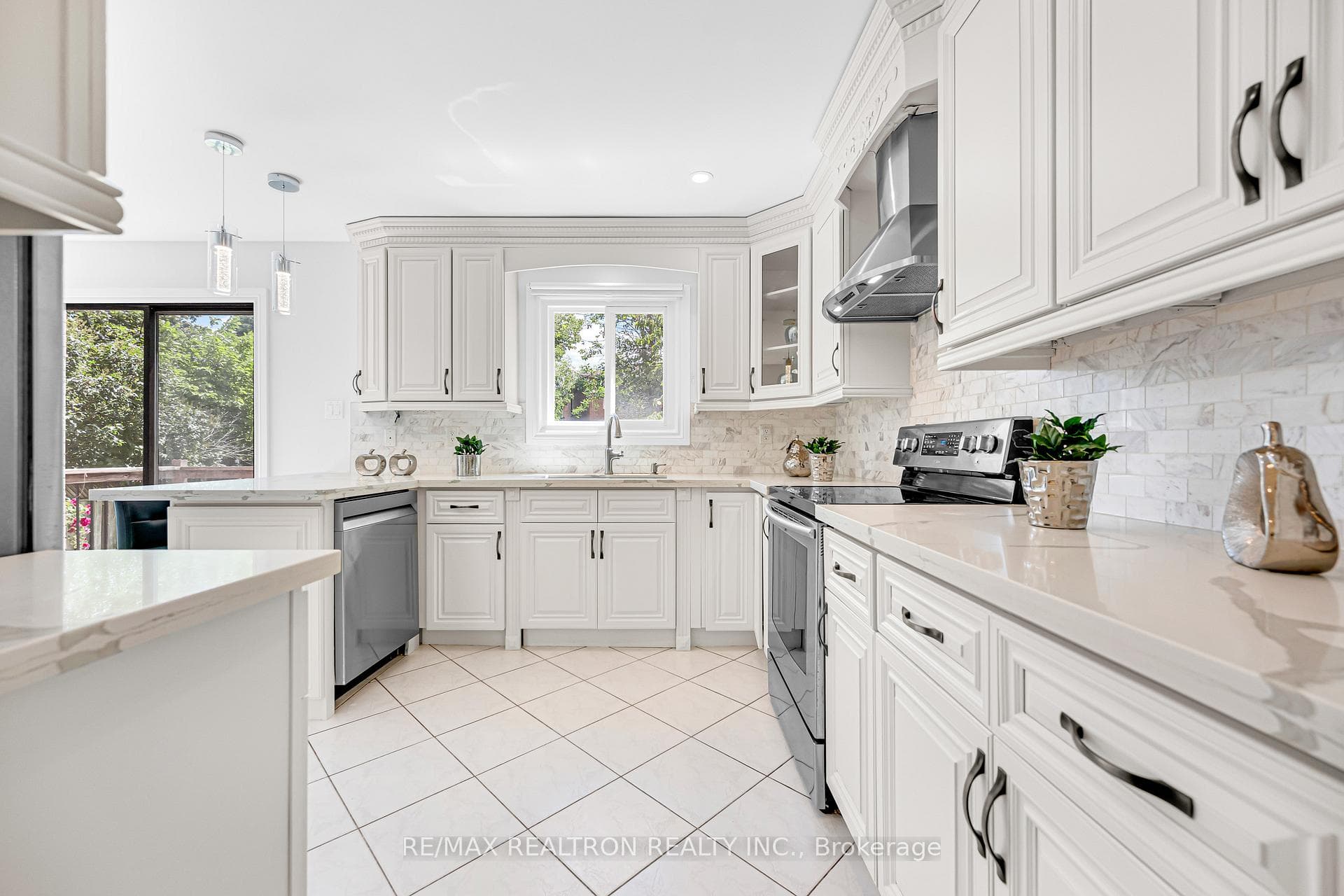 278 Bernard Avenue photo 11