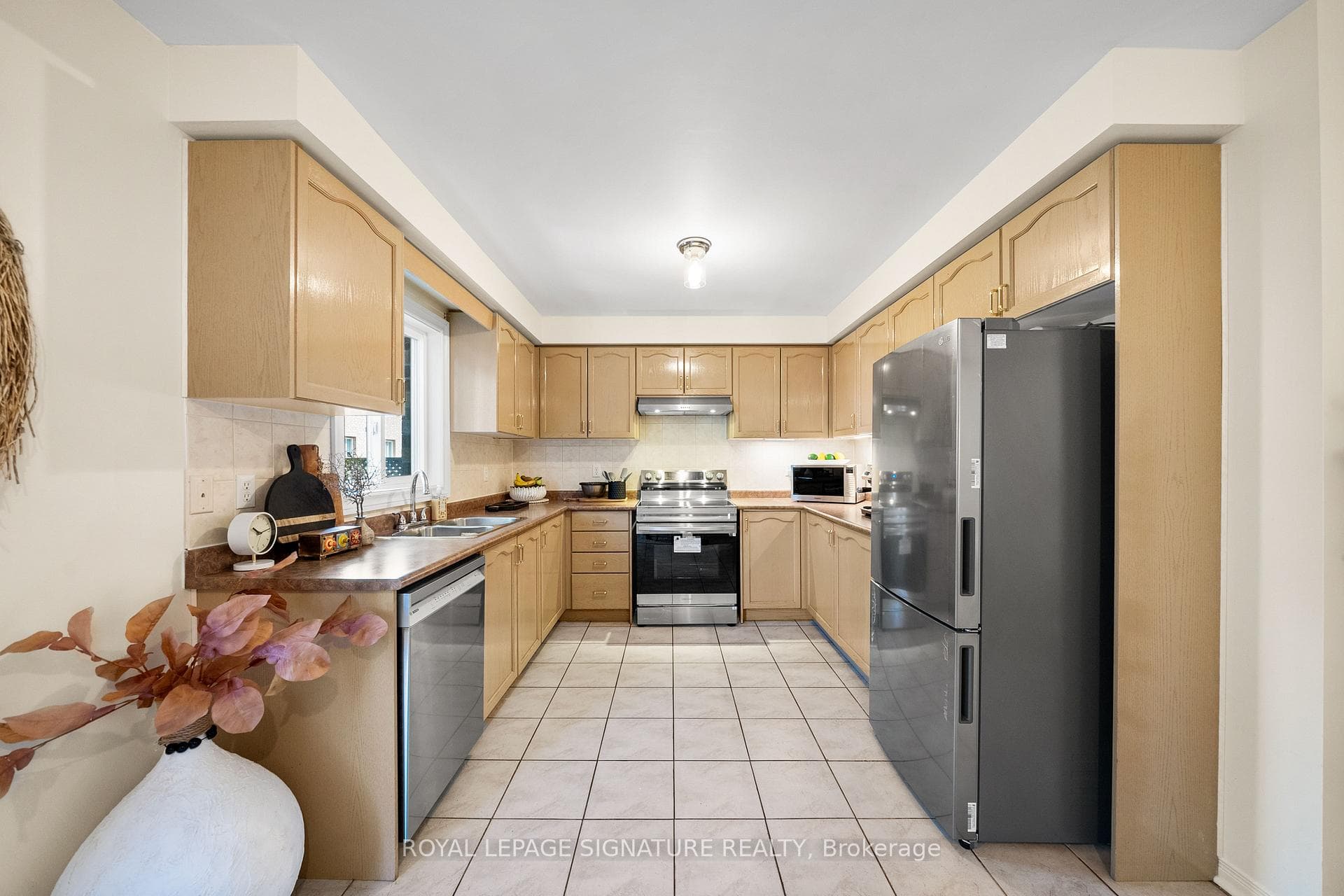 22 Grasslands Avenue photo 14
