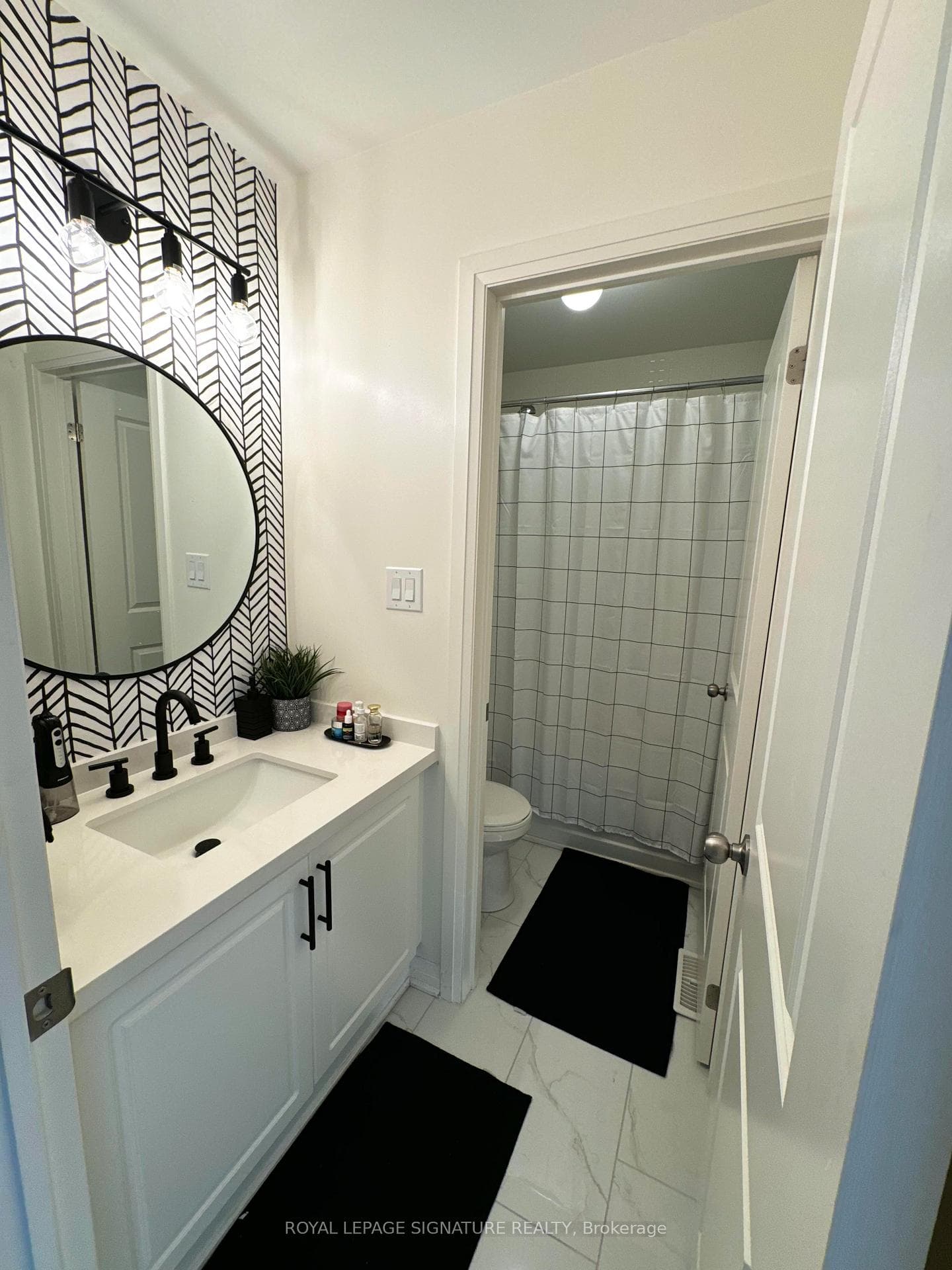 15 Caspian Square photo 5